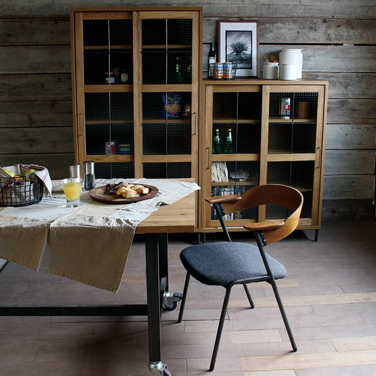 ナチュラルヴィンテージなキャビネット