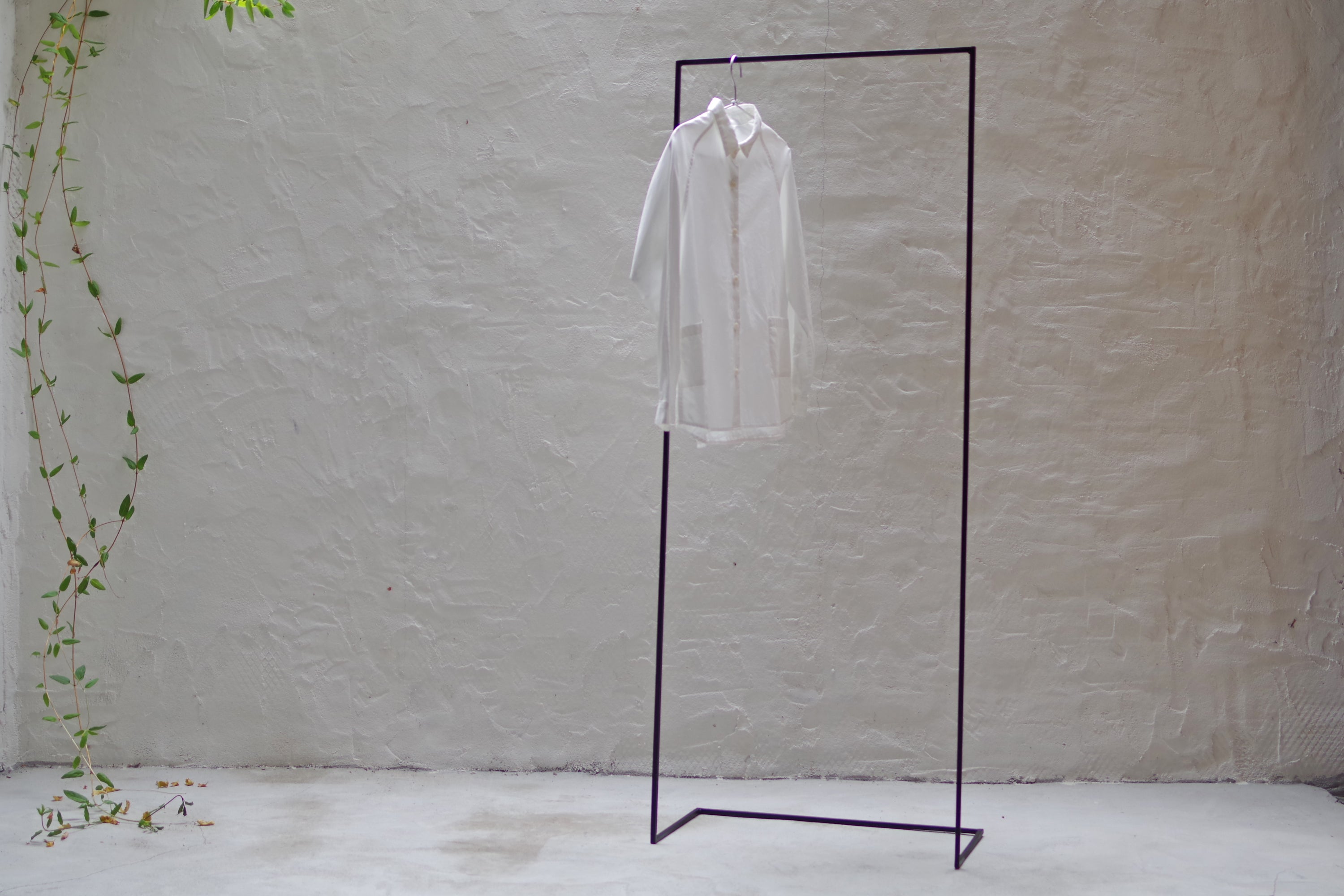 IRON HANGER RACK L