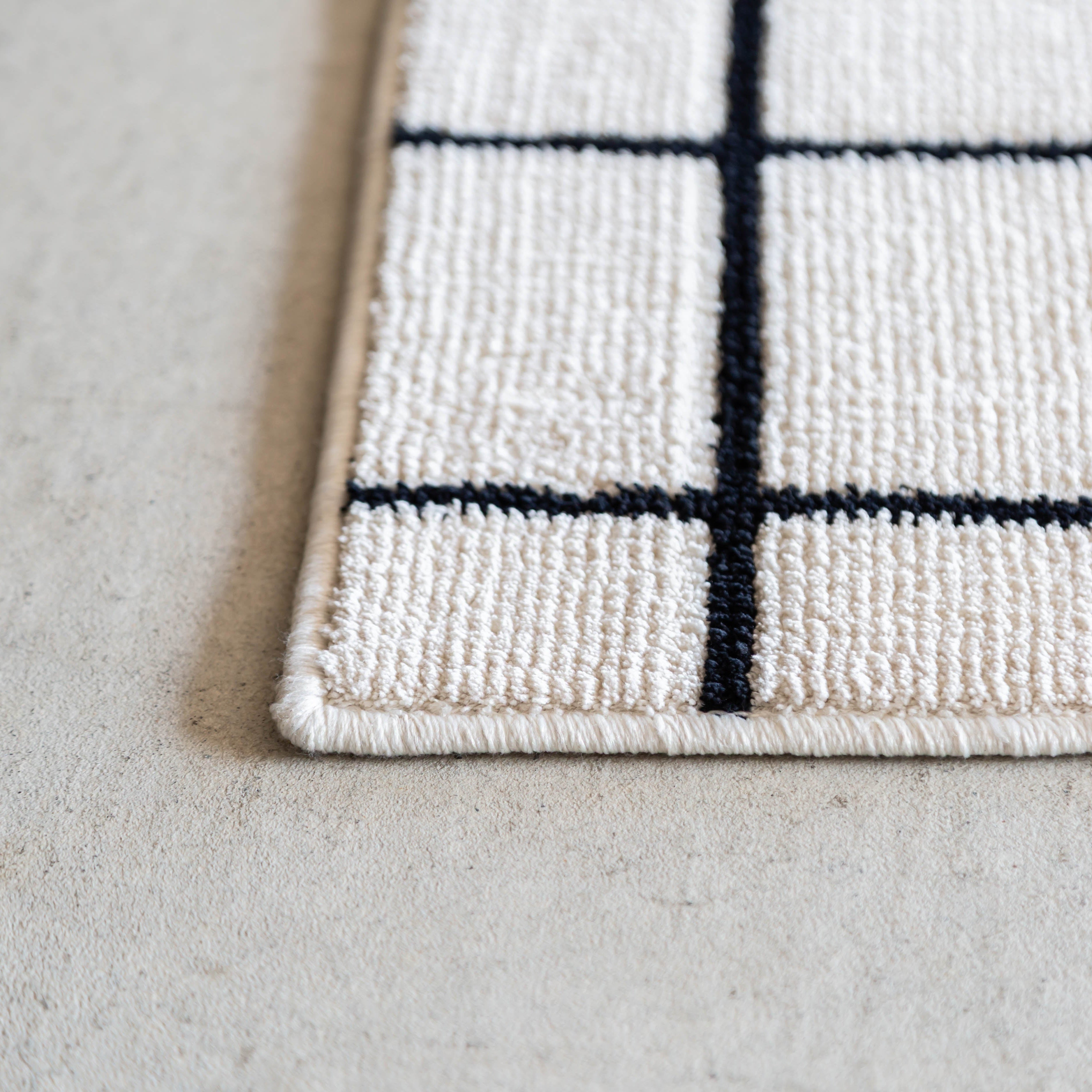 シンプルなグラフチェックのラグ ホワイト×ブラック