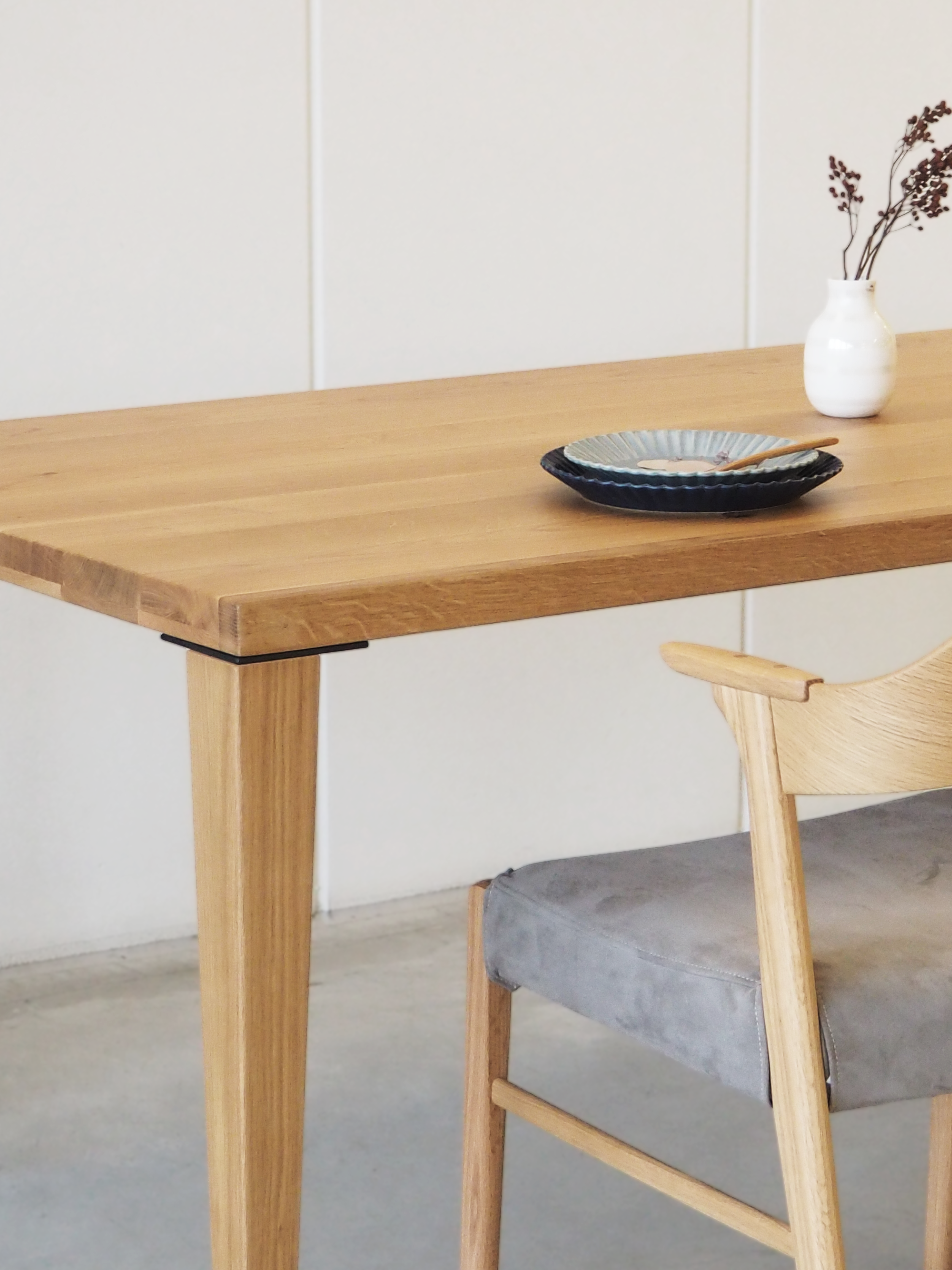 STELLA DINING TABLE