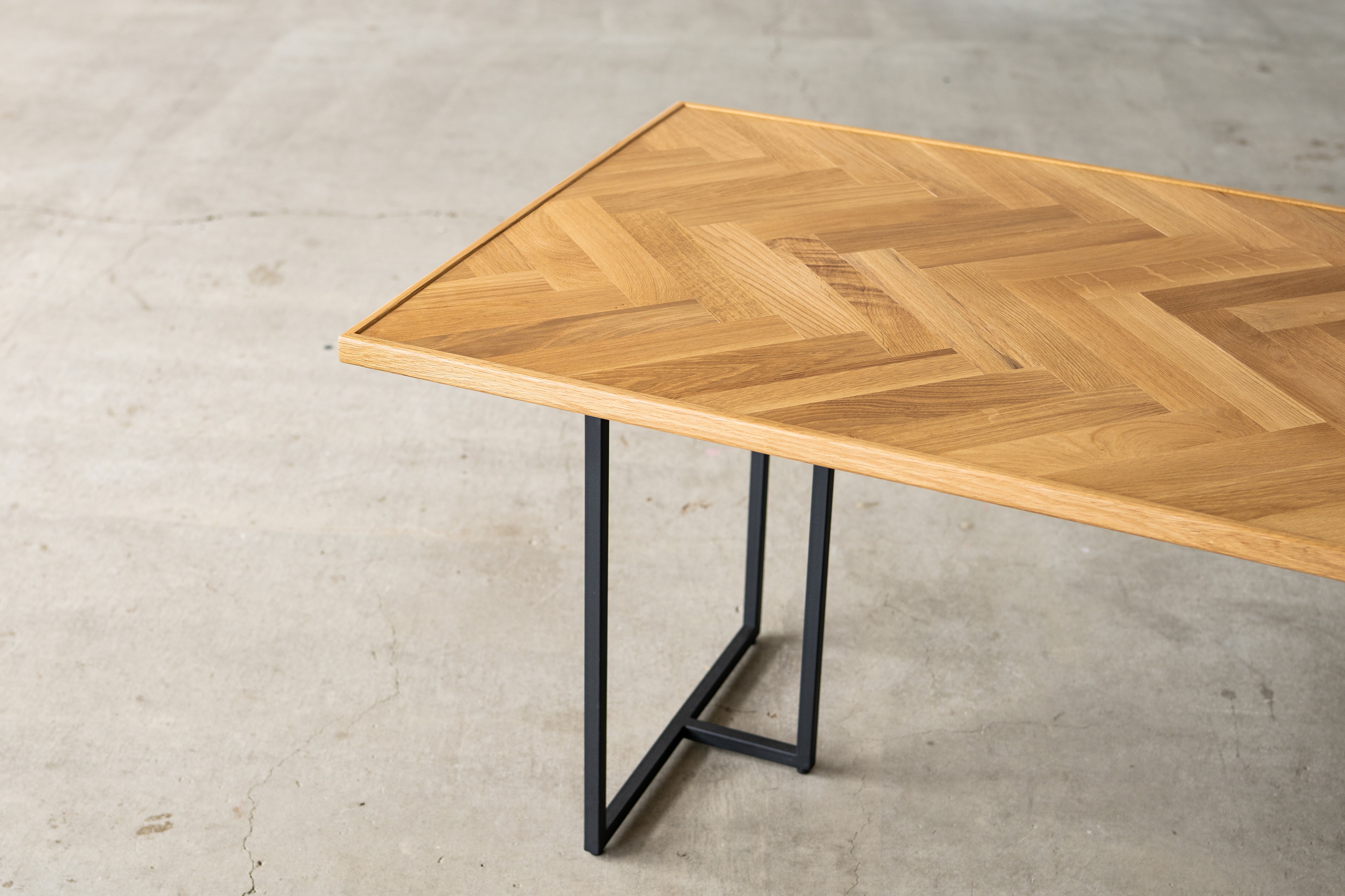 NODEⅡ HERRINGBONE LIVING DINING TABLE
