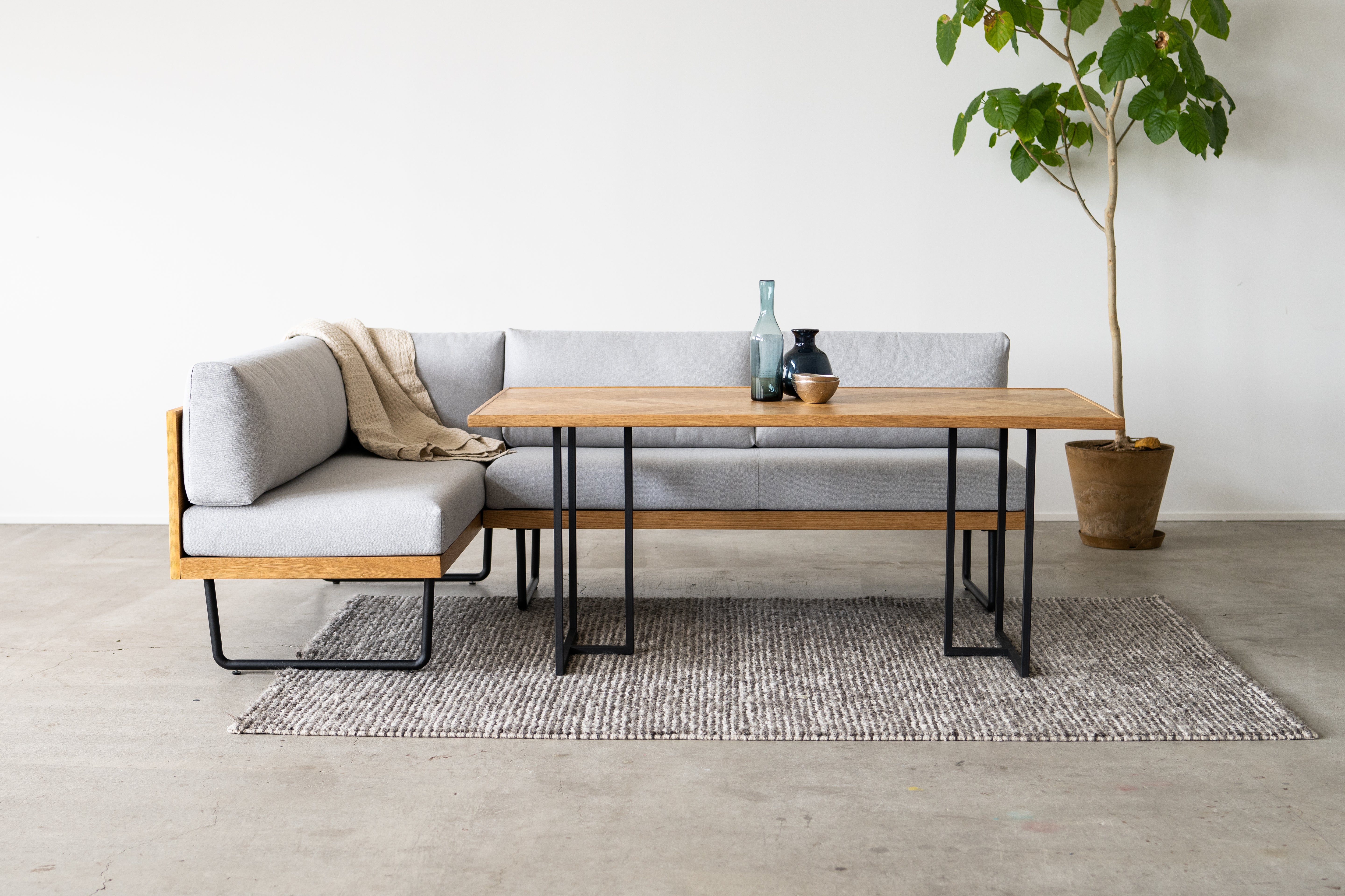 NODEⅡ HERRINGBONE LIVING DINING TABLE