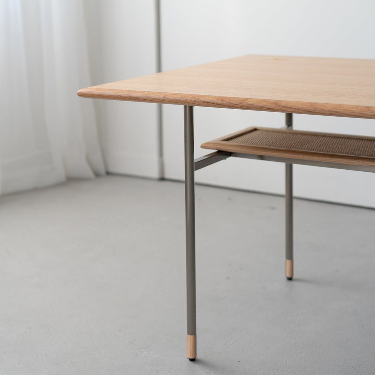 KYST LIVING DINING TABLE