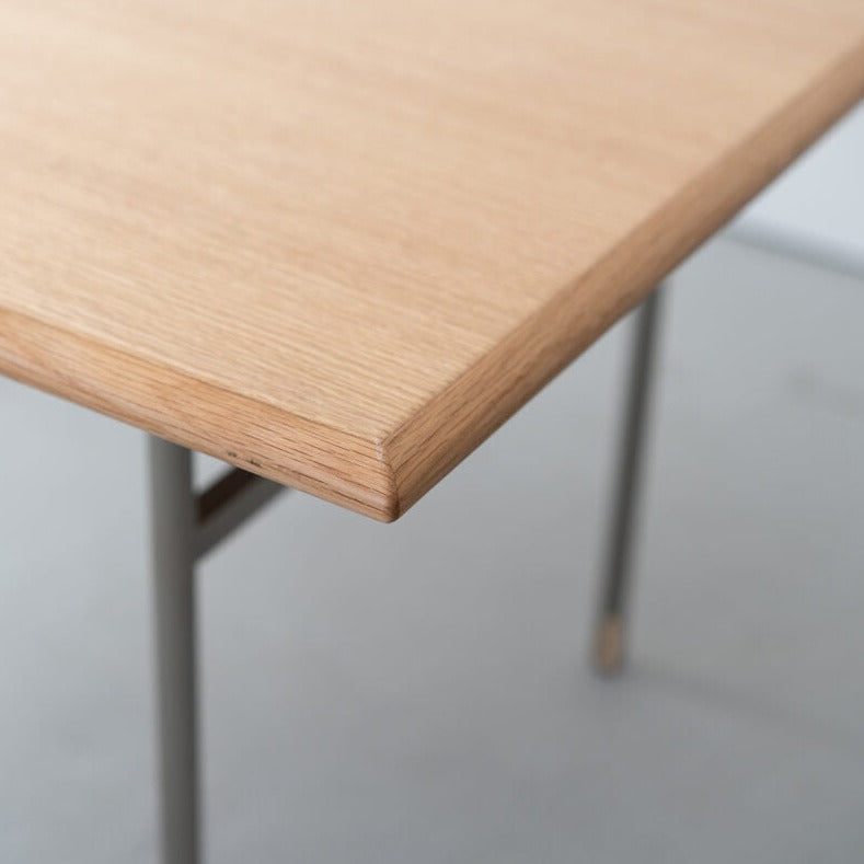 KYST LIVING DINING TABLE