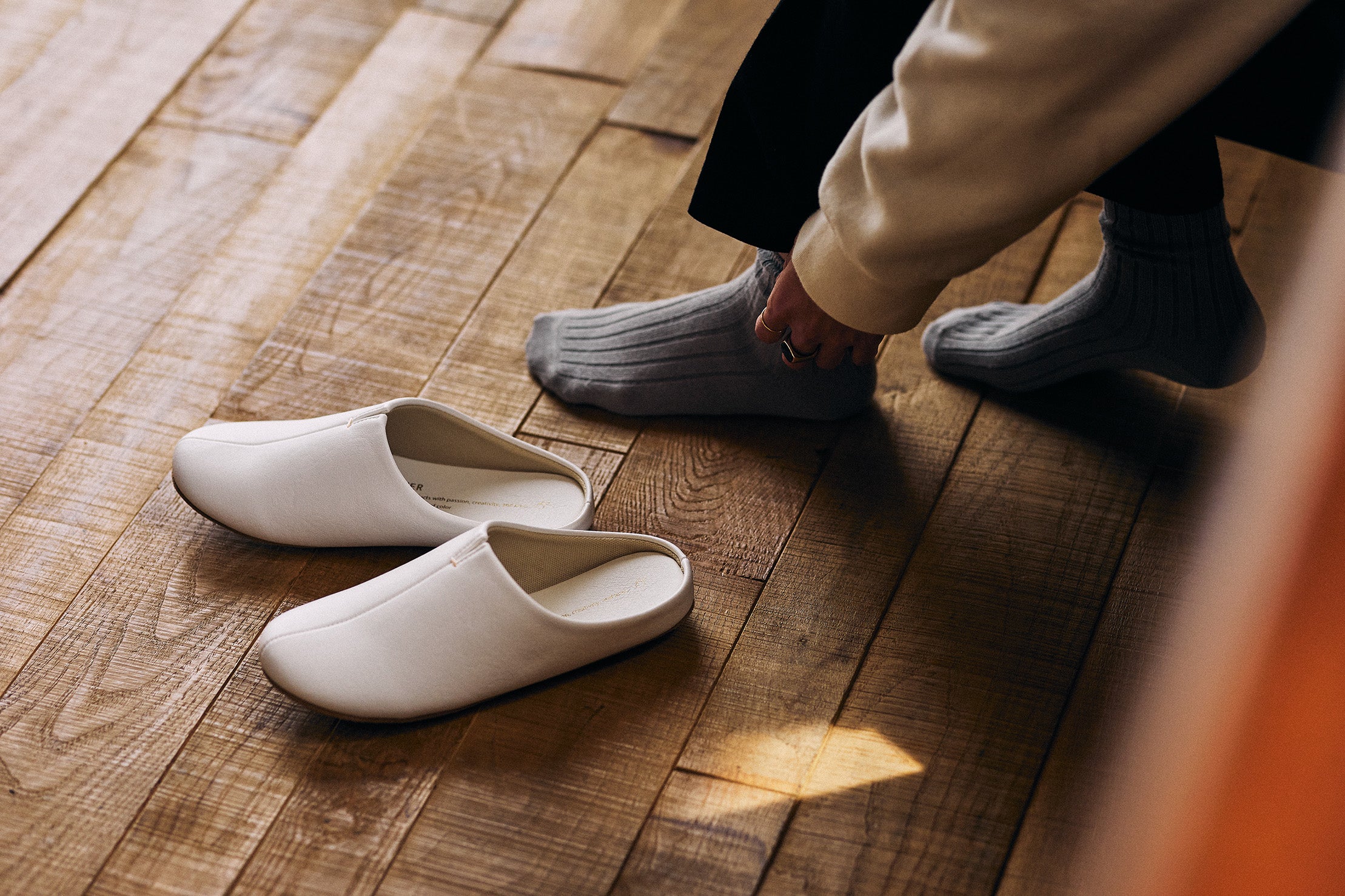 room's|ROOM SLIPPERS