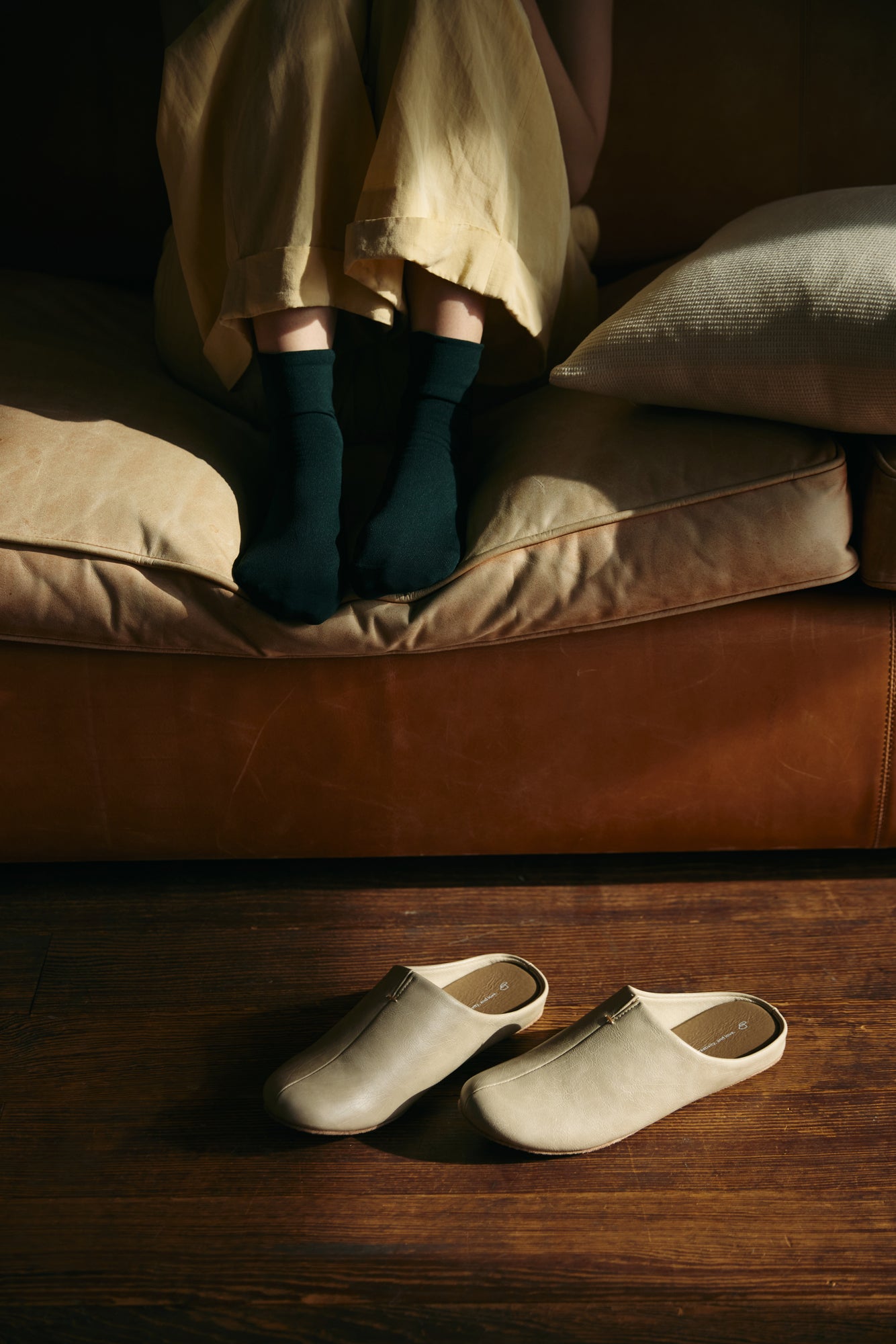 room's|ROOM SLIPPERS