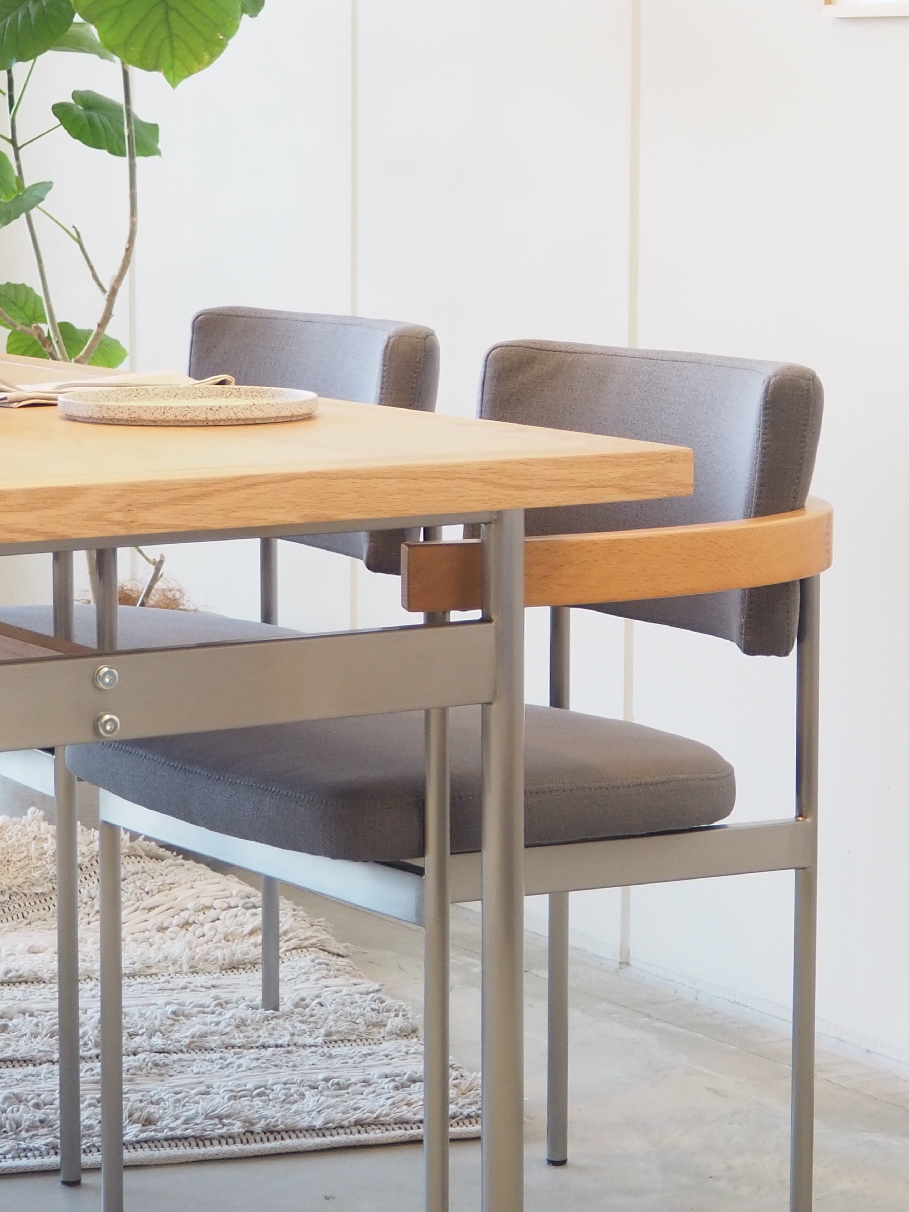 KYST DINING TABLE
