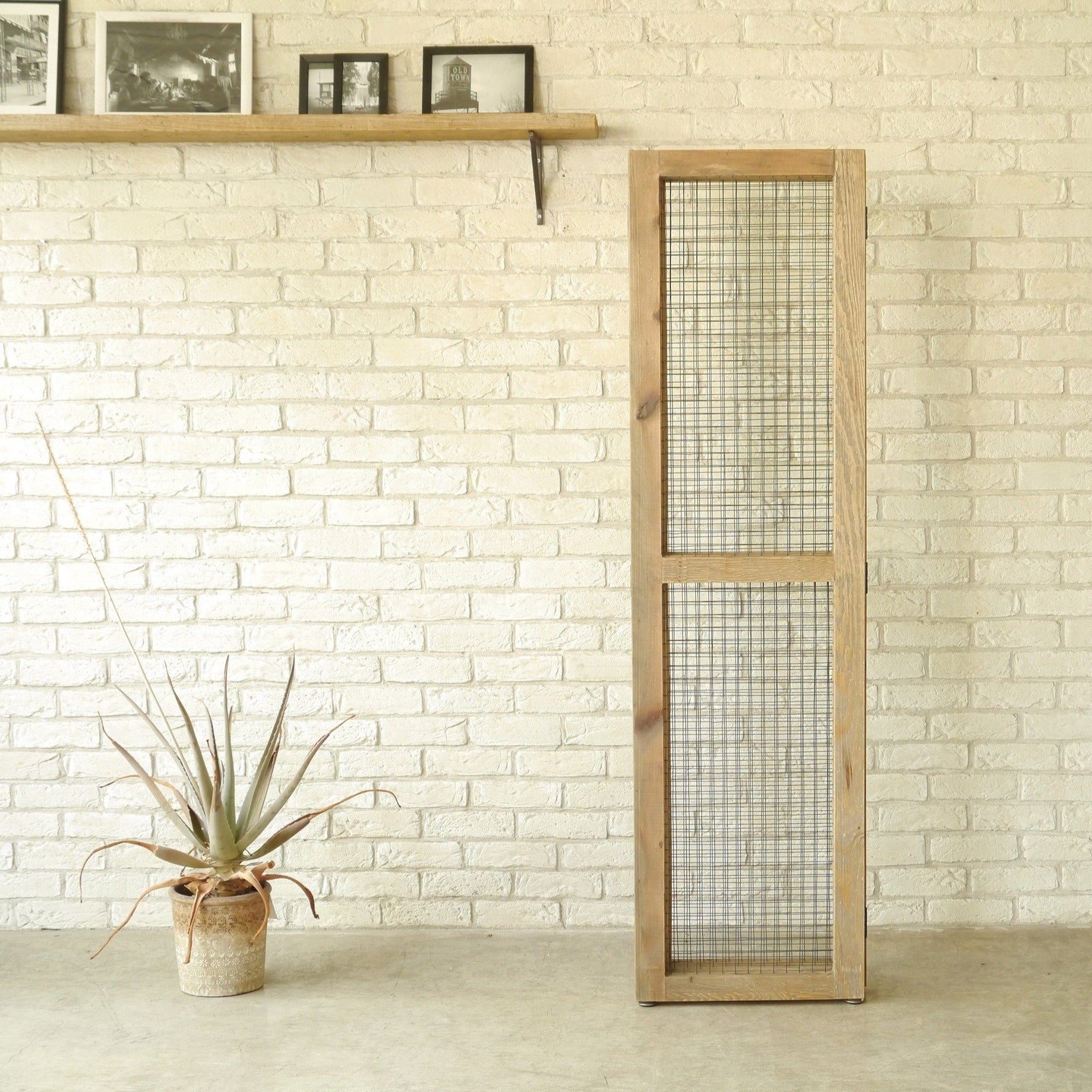 WOOD SCREEN