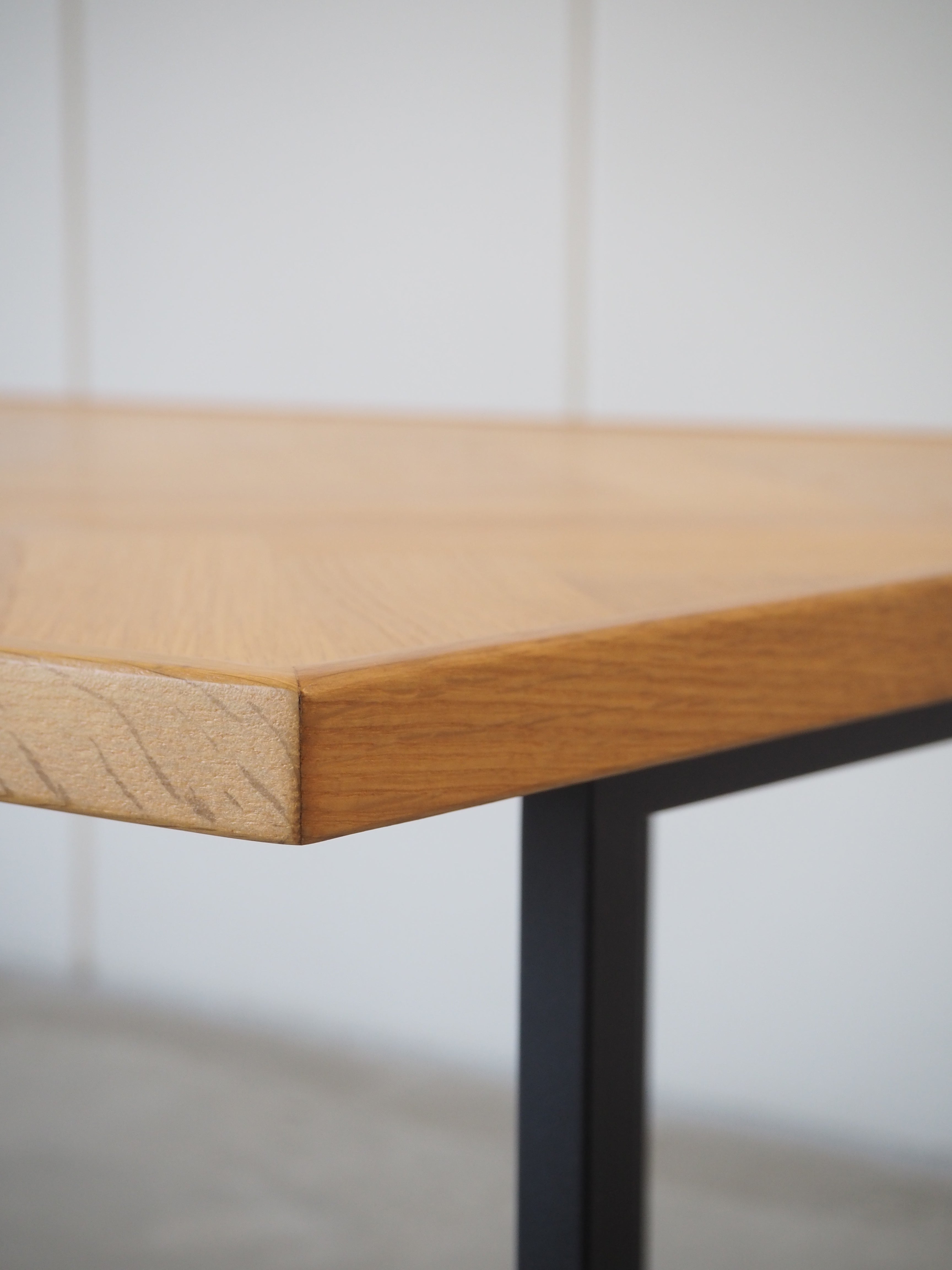 NODEⅡ HERRINGBONE LIVING DINING TABLE