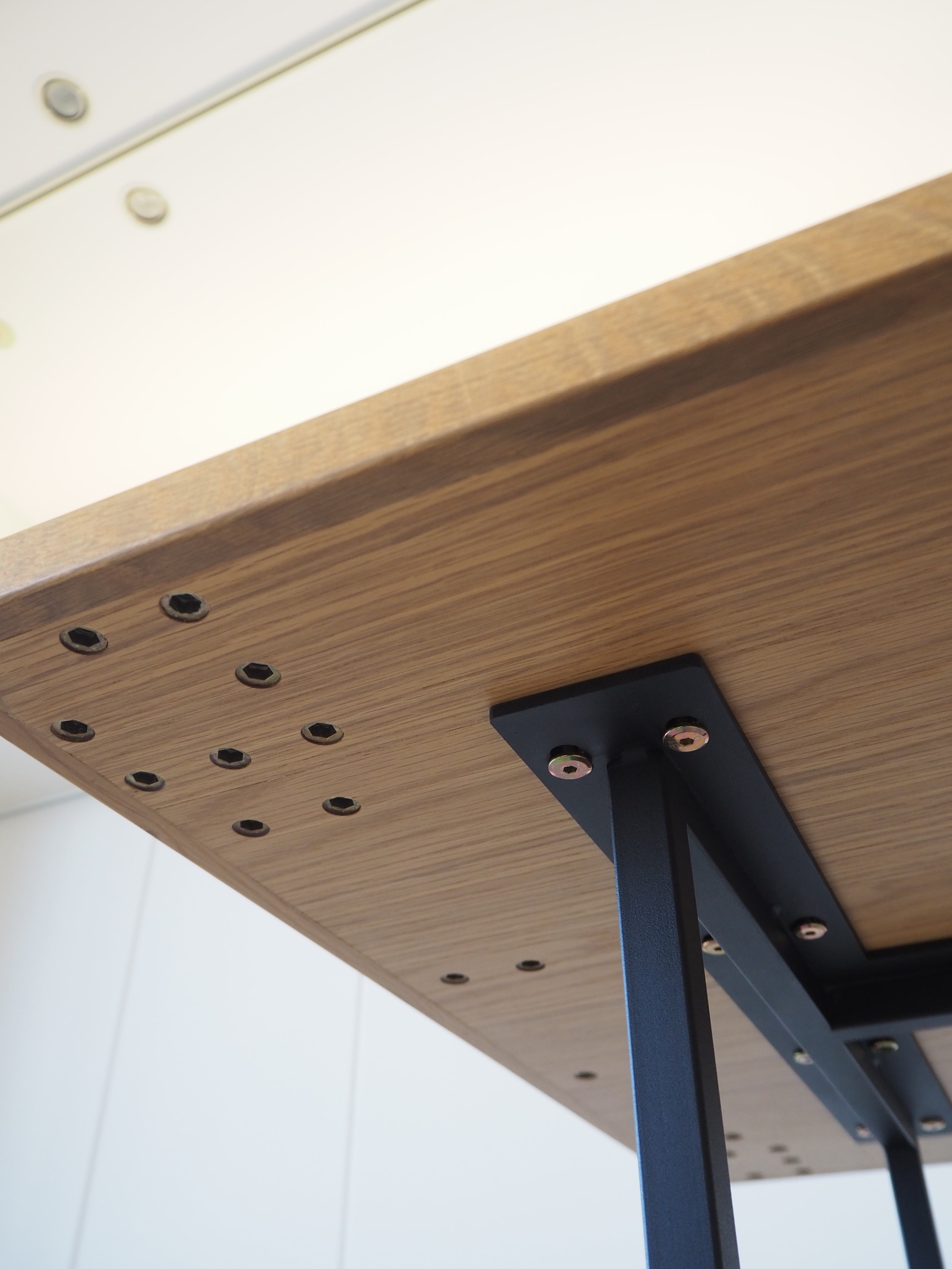 NODEⅡ HERRINGBONE LIVING DINING TABLE