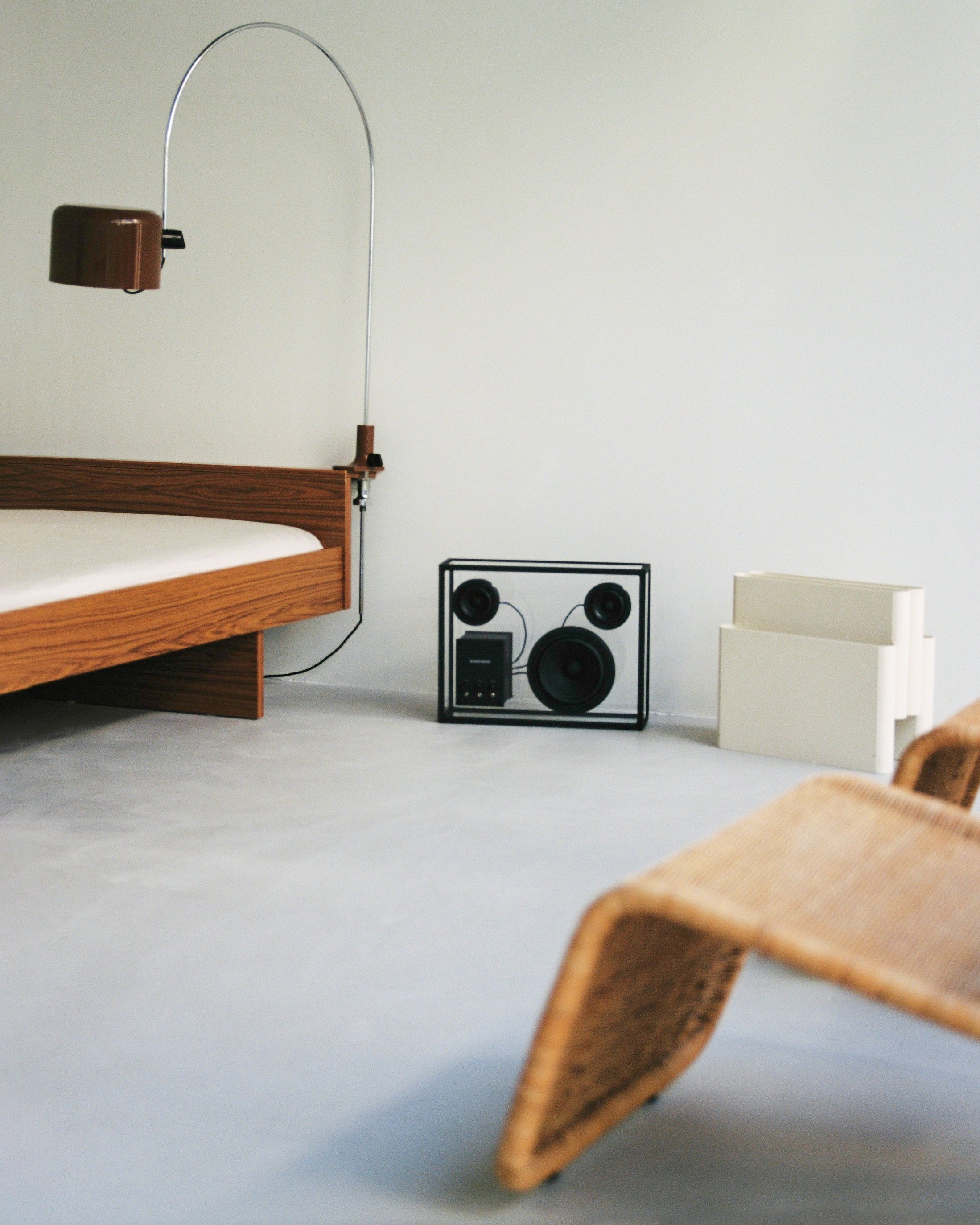 TRANSPARENT SPEAKER BLACK