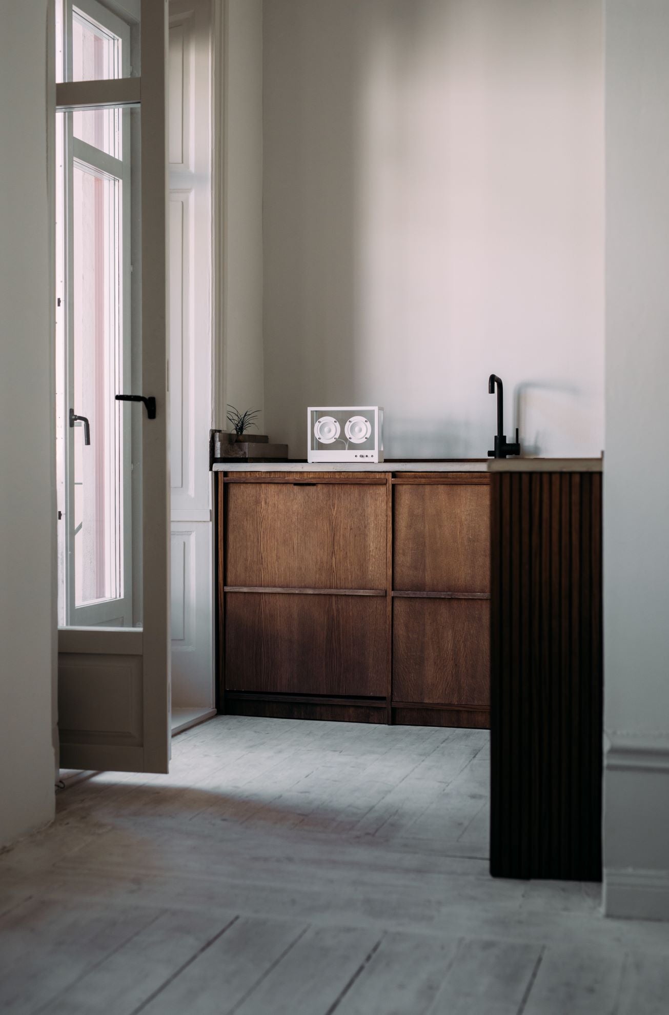 SMALL TRANSPARENT SPEAKER WHITE