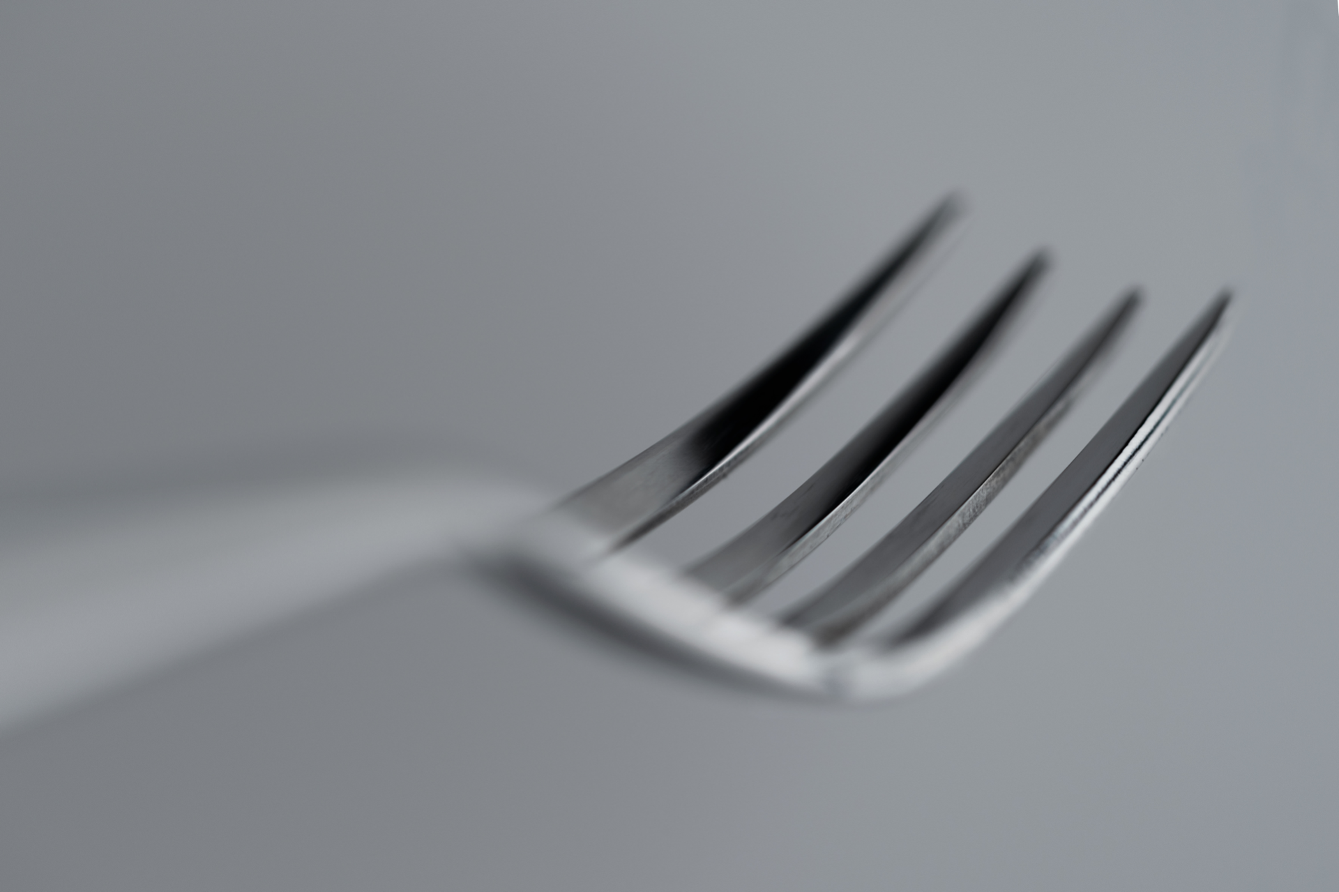 THE CUTLERY MIRROR