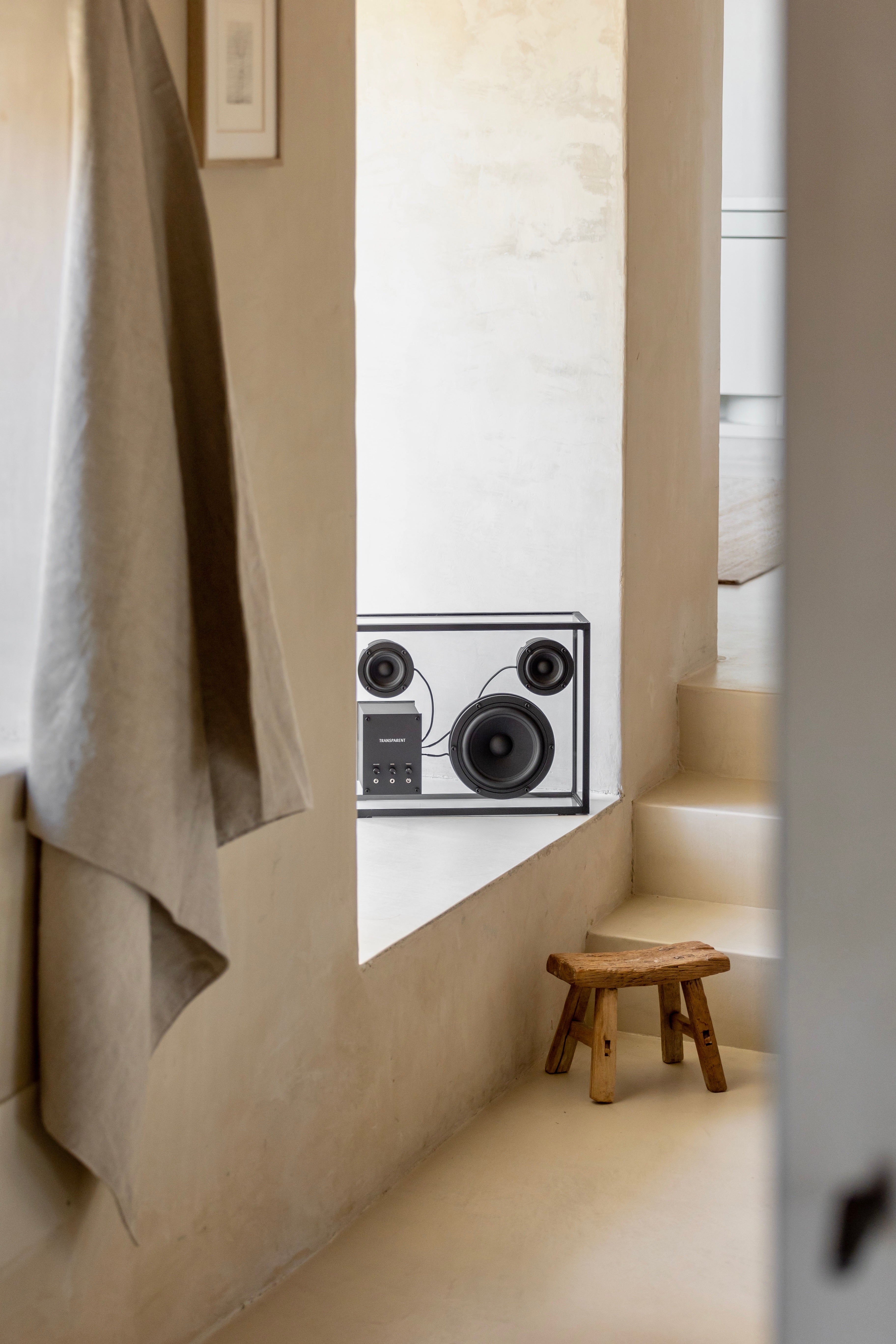 TRANSPARENT SPEAKER BLACK