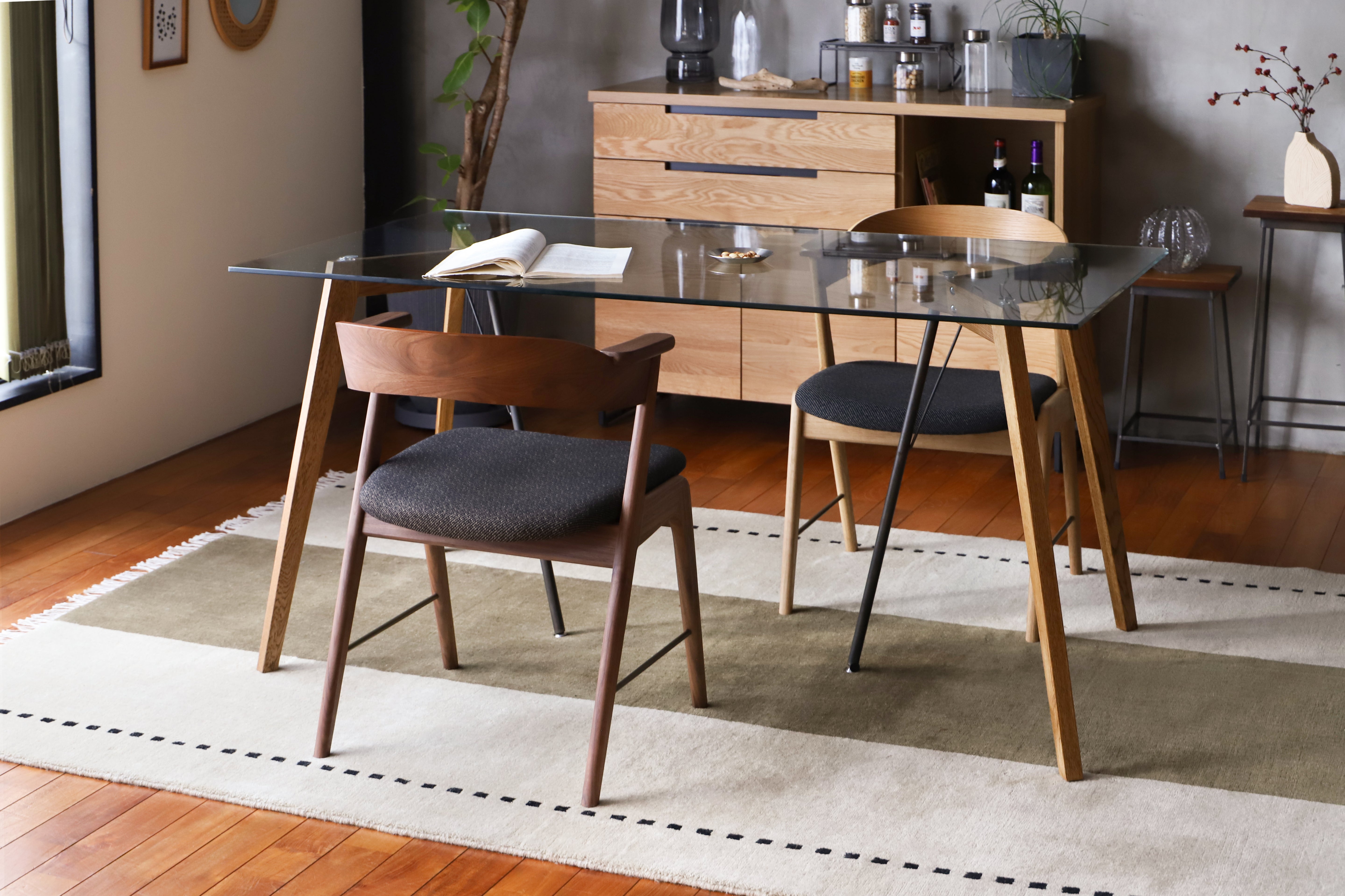 danis short arm chair wood x brass NT