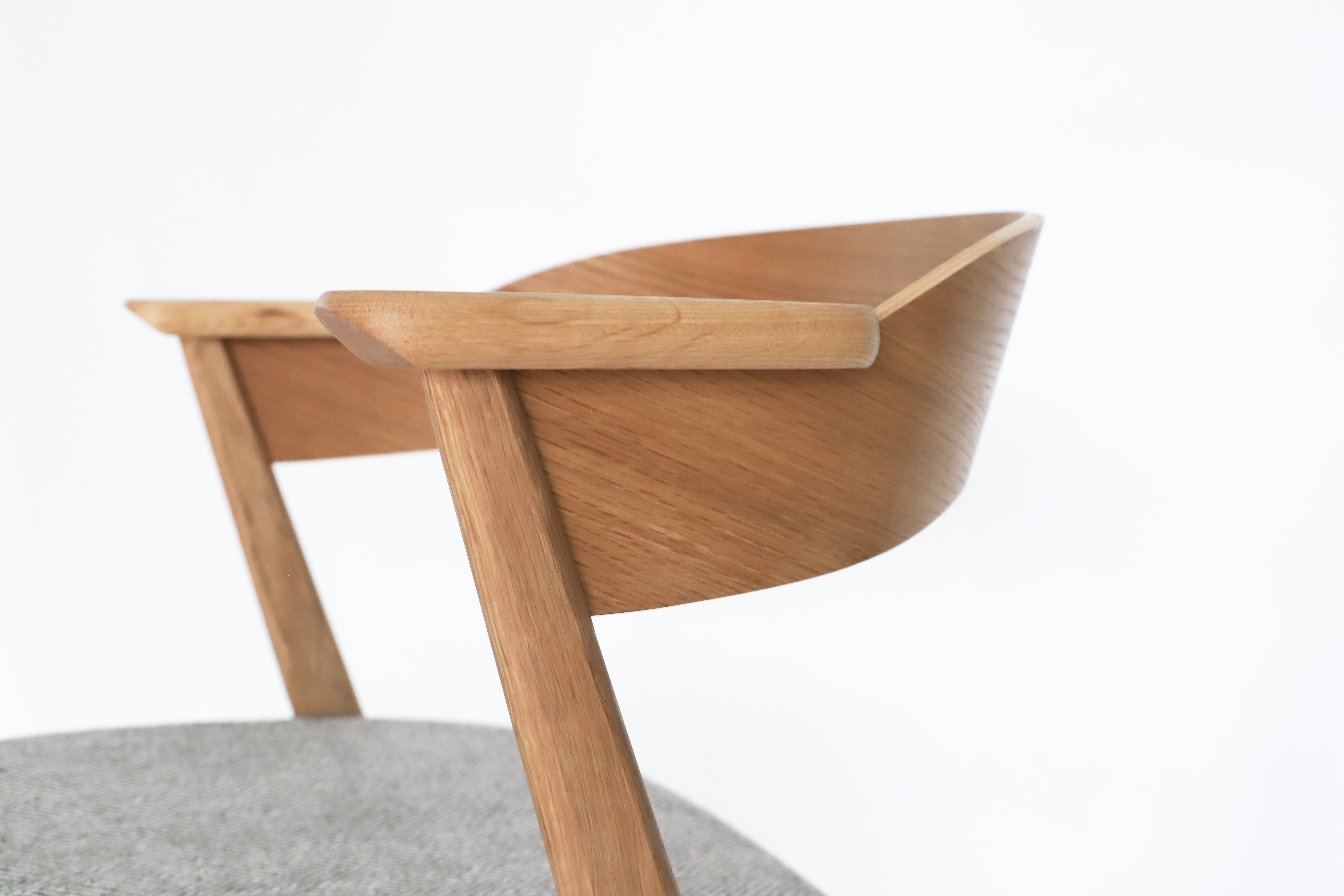 danis short arm chair wood x brass NT