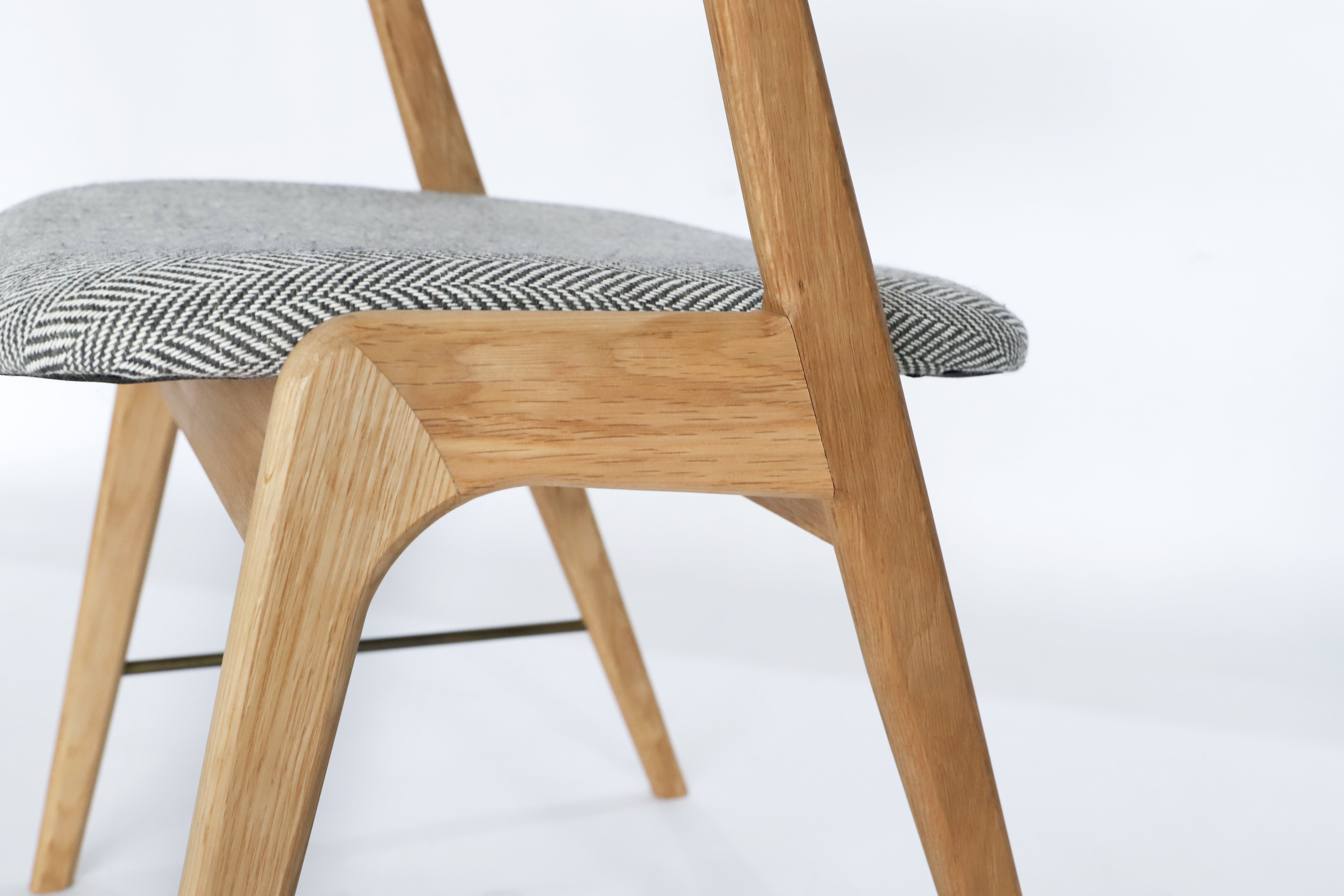 danis short arm chair wood x brass NT