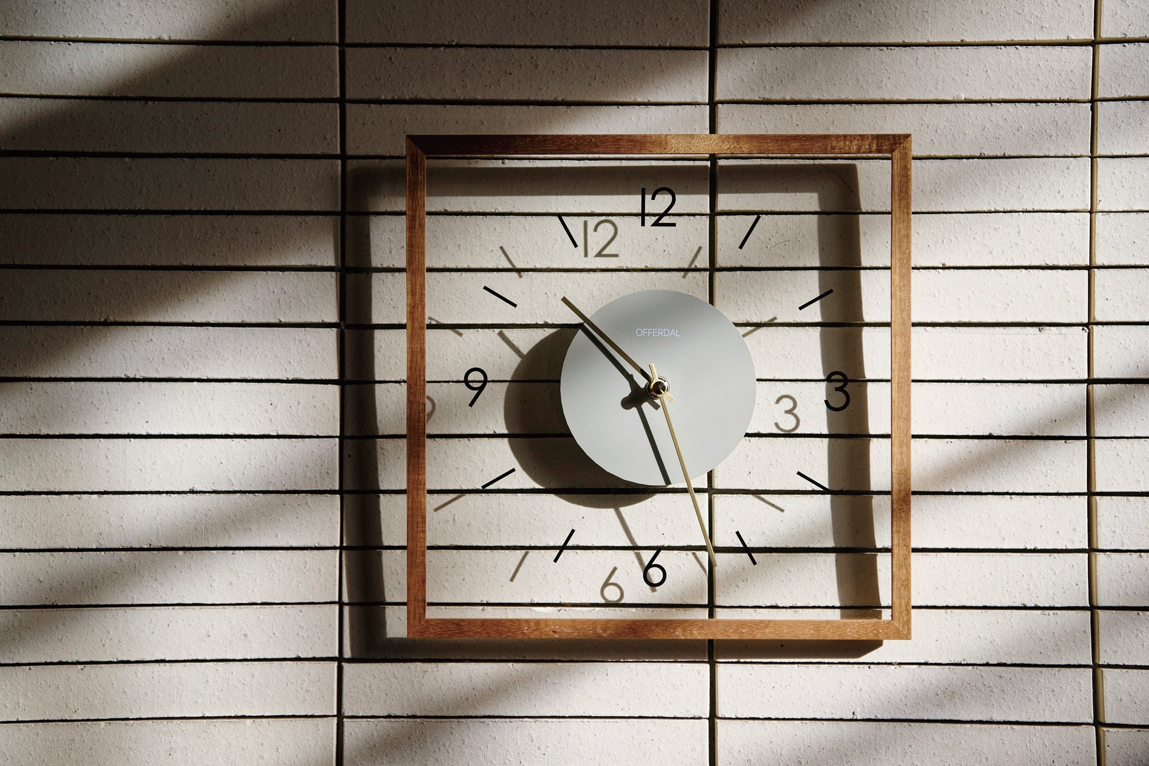 Laturi|WALL CLOCK