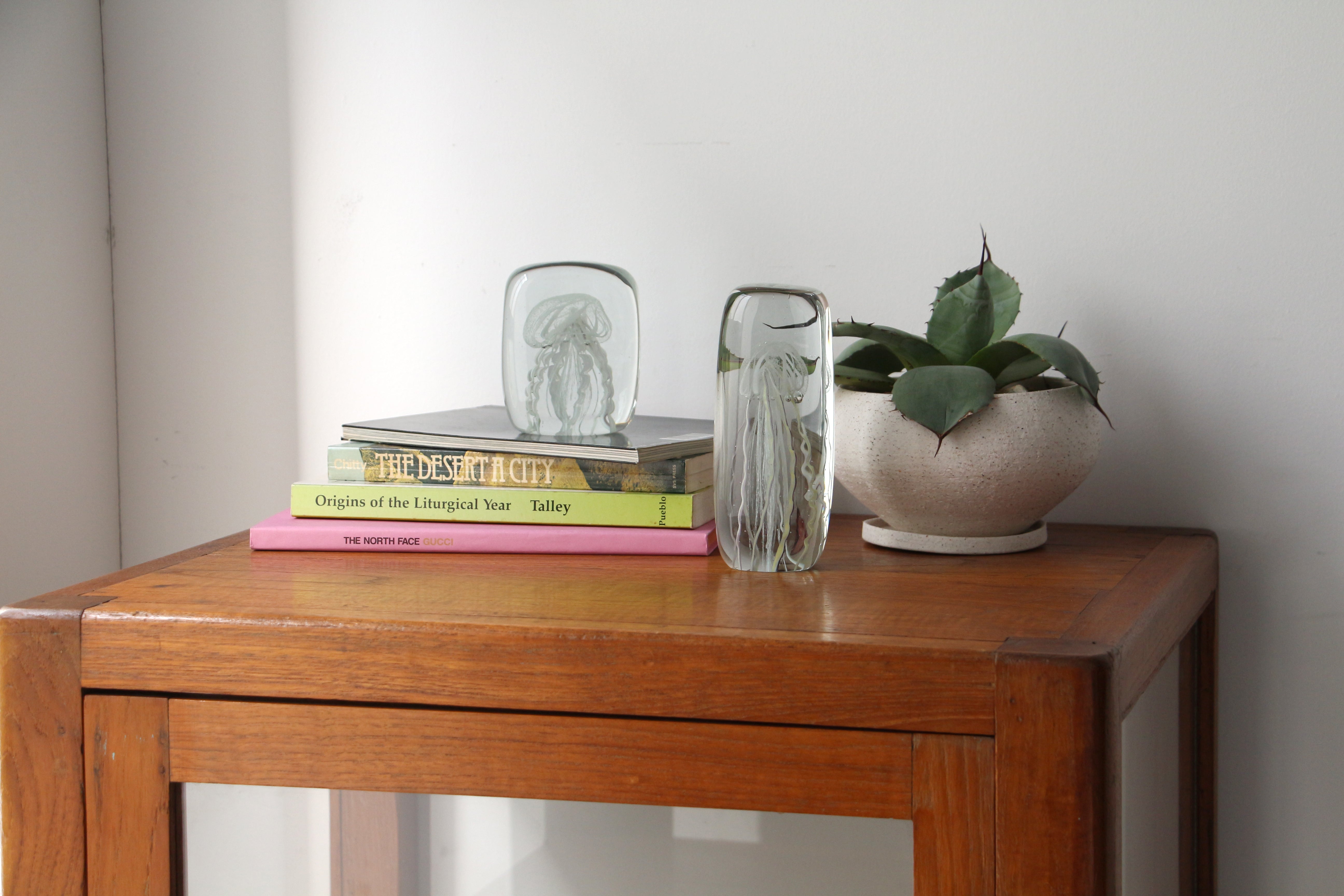 Jellyfish Twisted Leg "Tall / White"