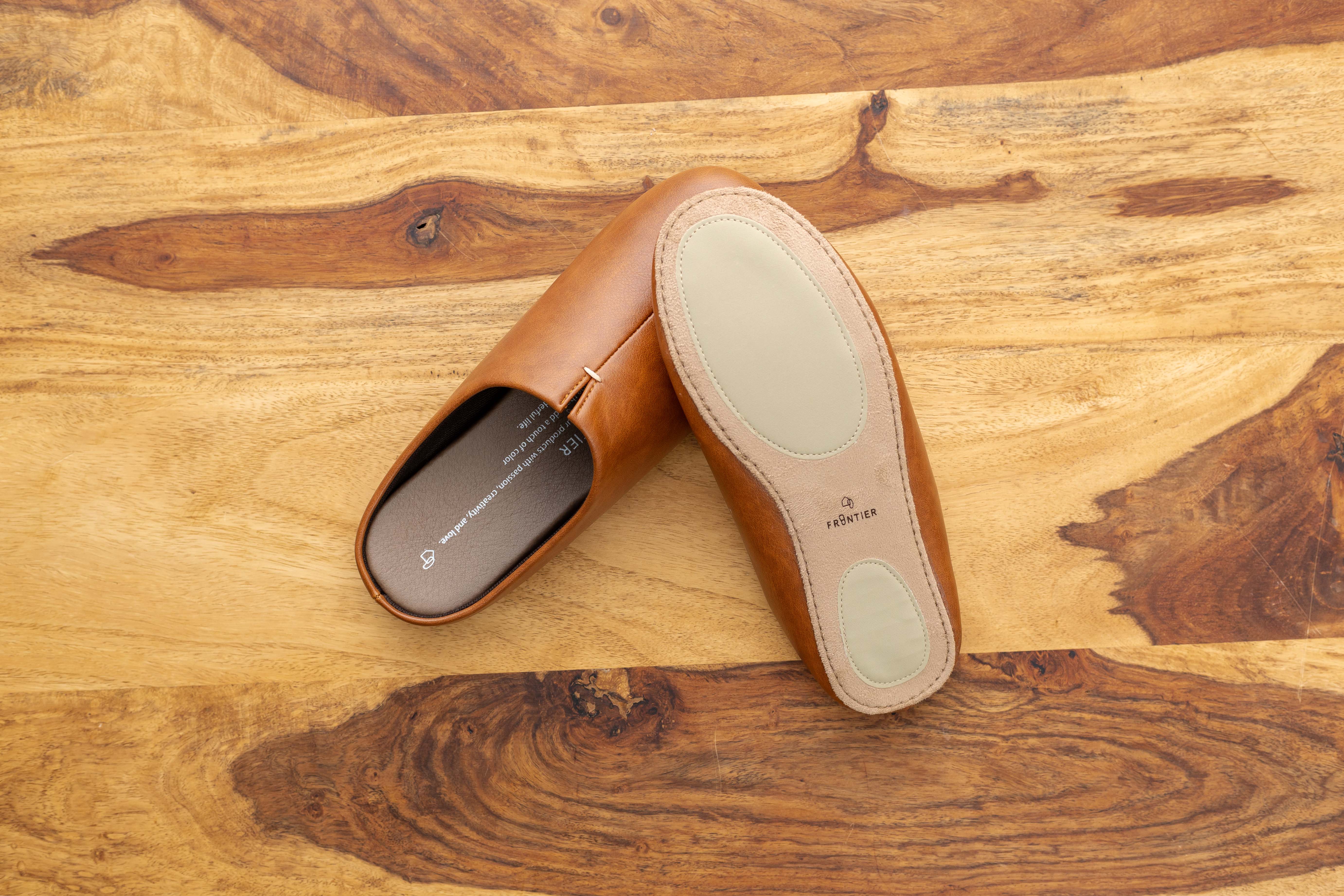 room's|ROOM SLIPPERS