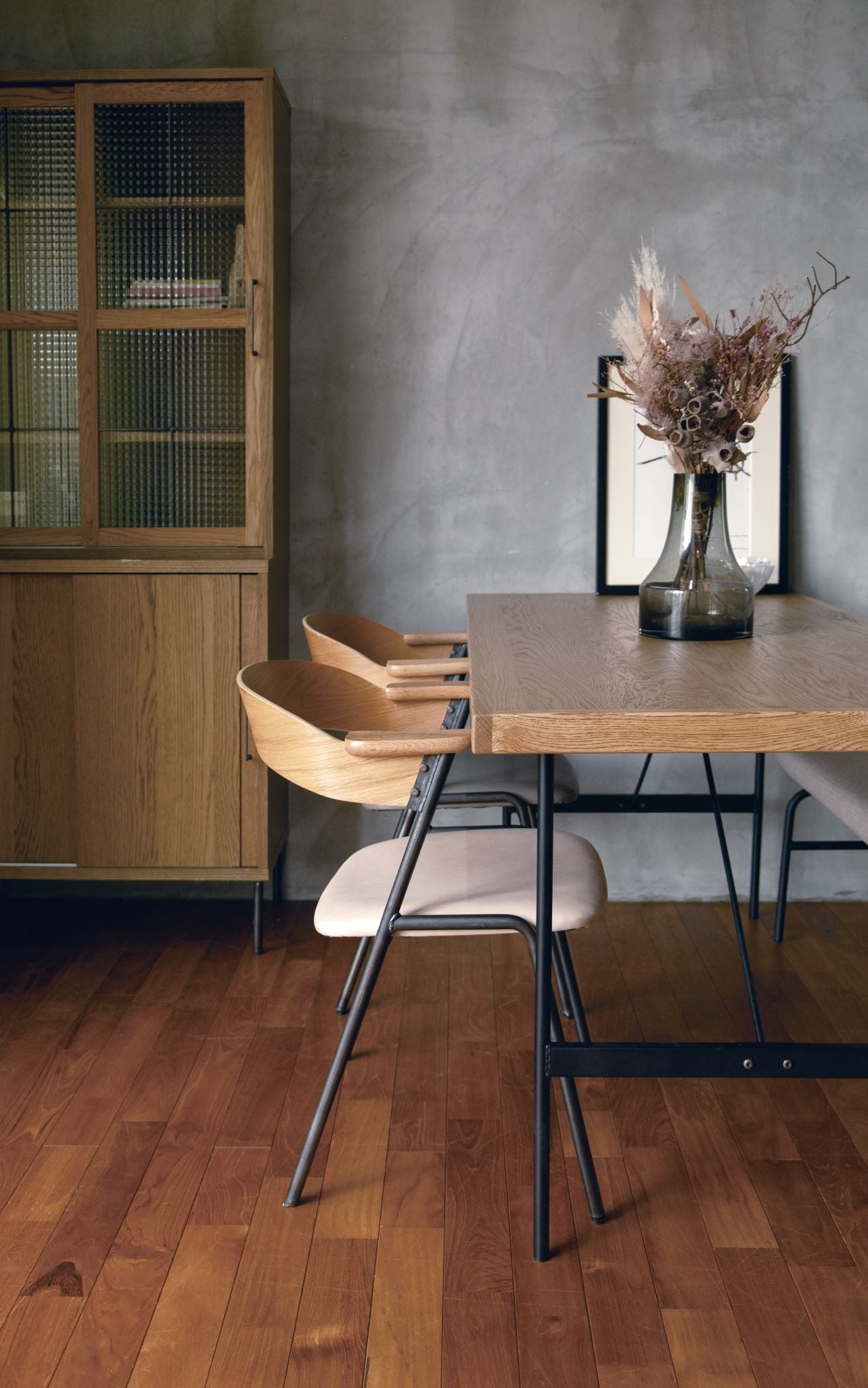 sine dining table steel leg