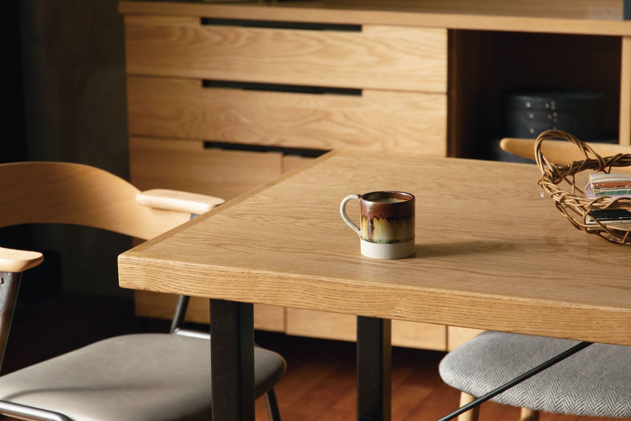 sine dining table steel leg