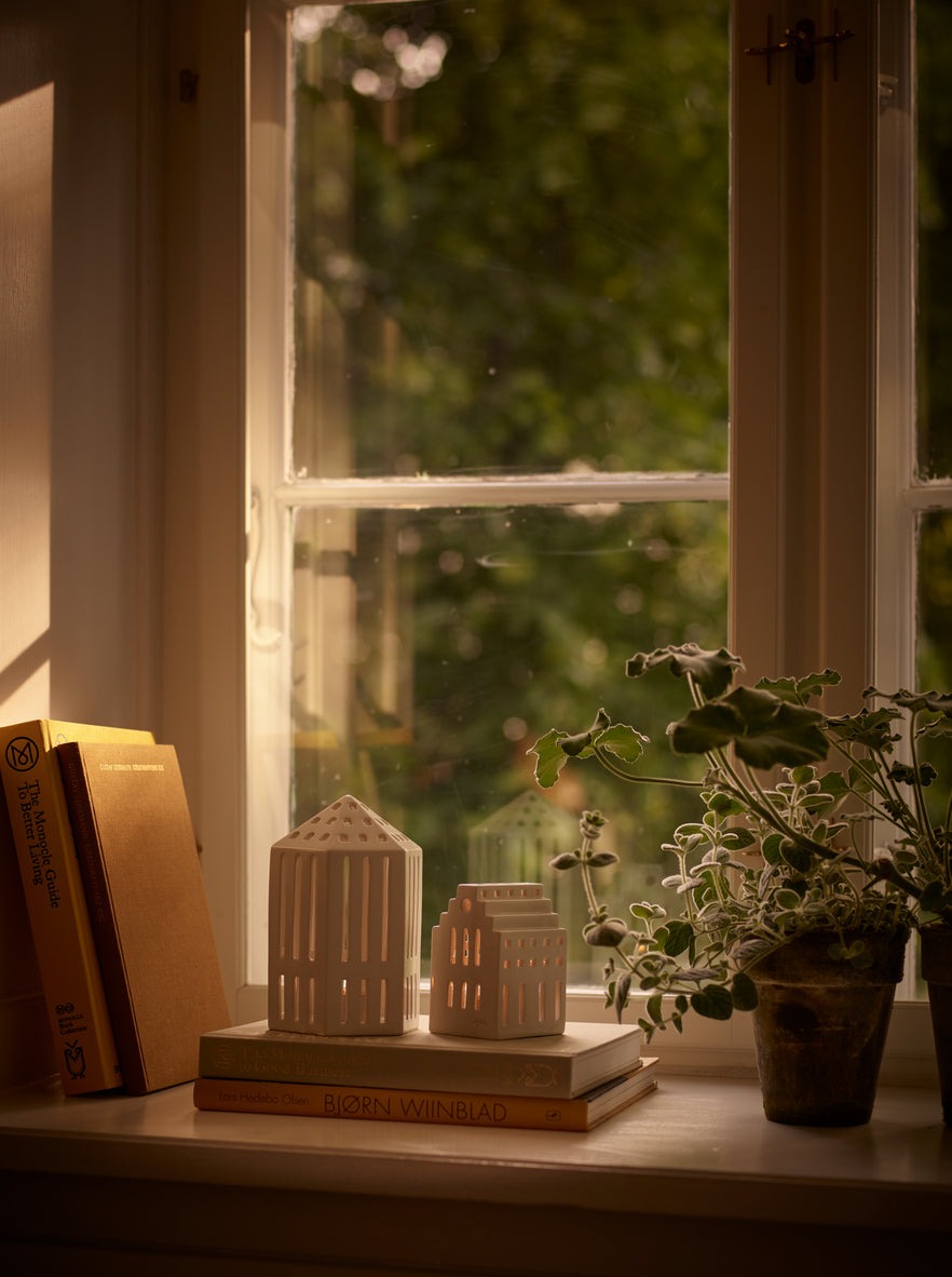 URBANIA CANDLE HOLDER