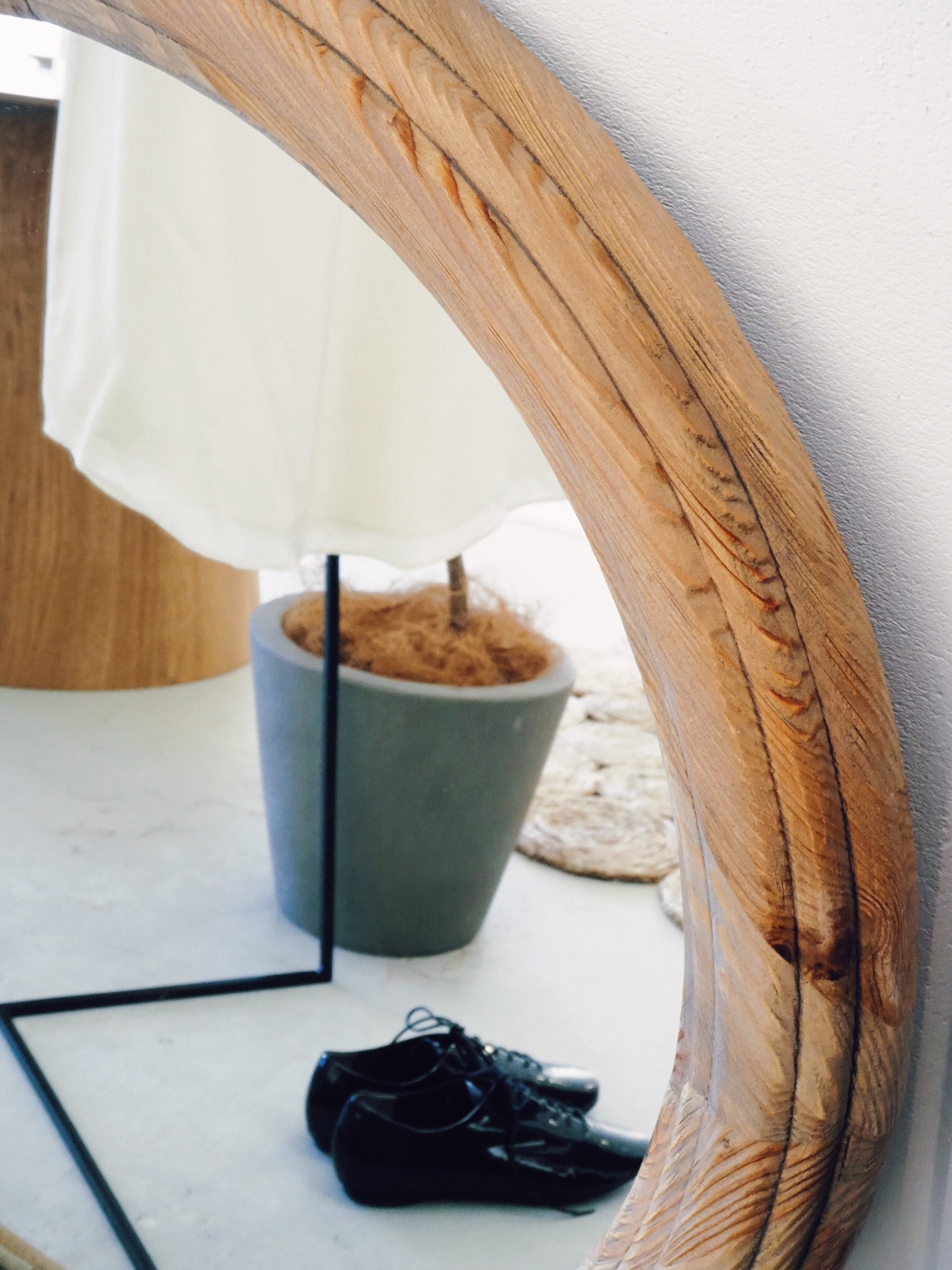 ROUND STAND&WALL MIRROR