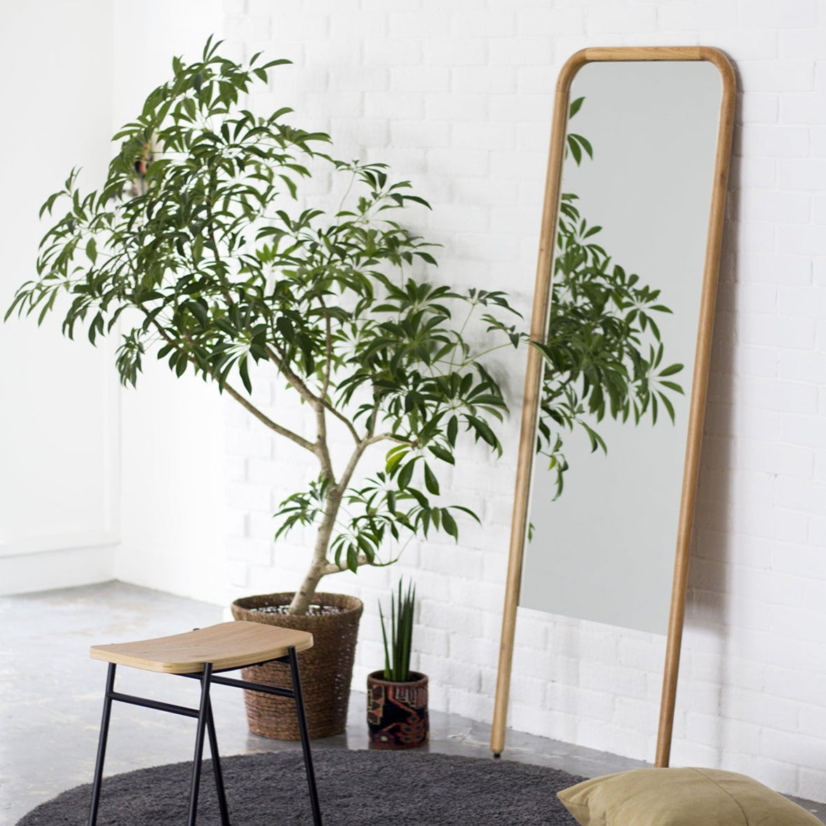 SUK STAND MIRROR
