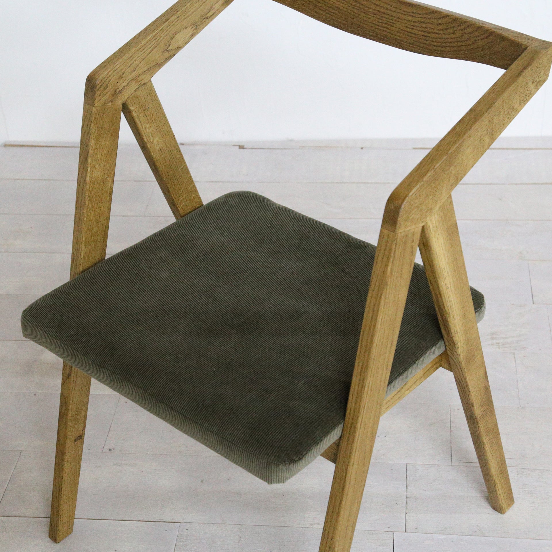 DINING CHAIR