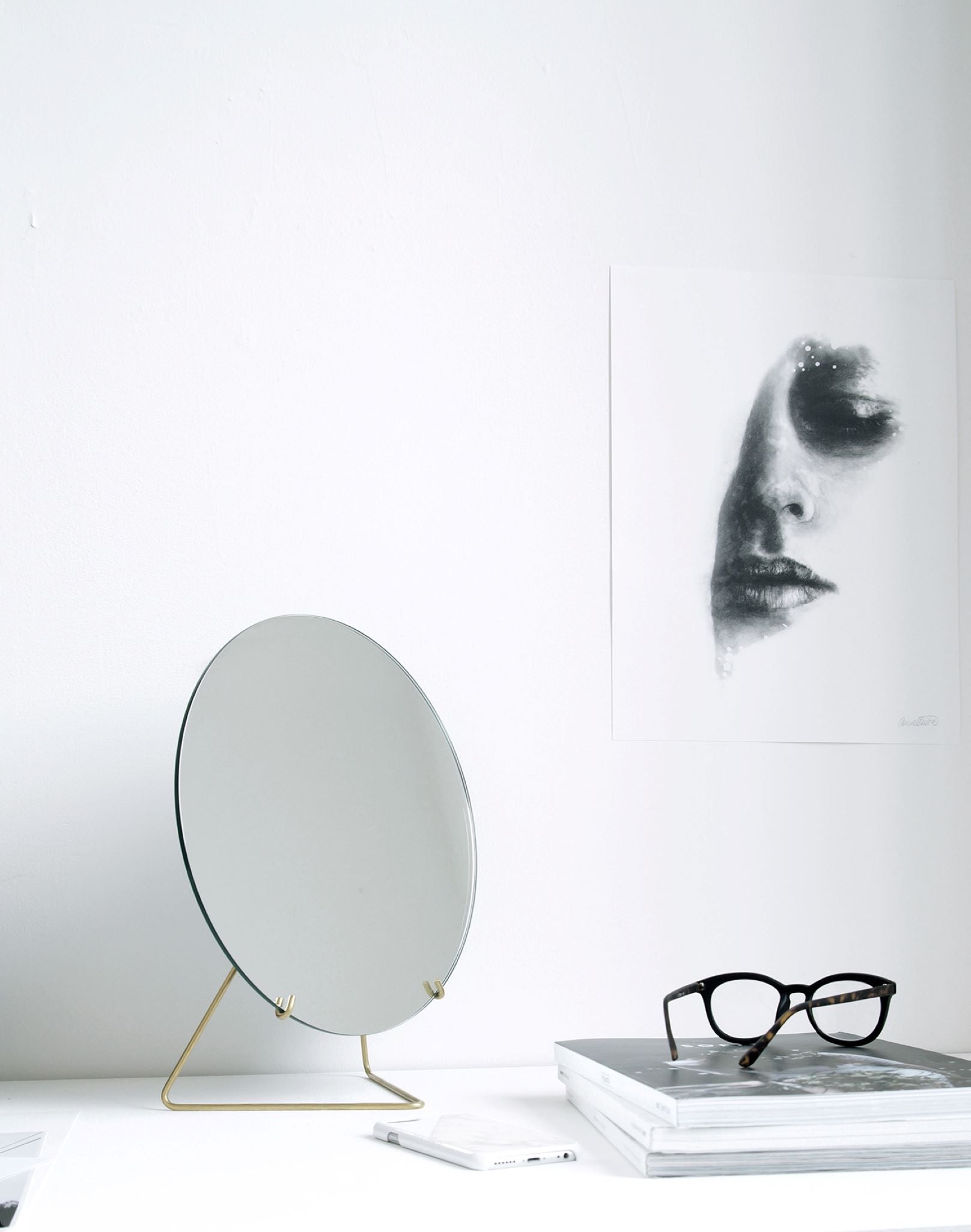 MOEBE / STANDING MIRROR-20cmφ(Brass) | www.carmenundmelanie.at