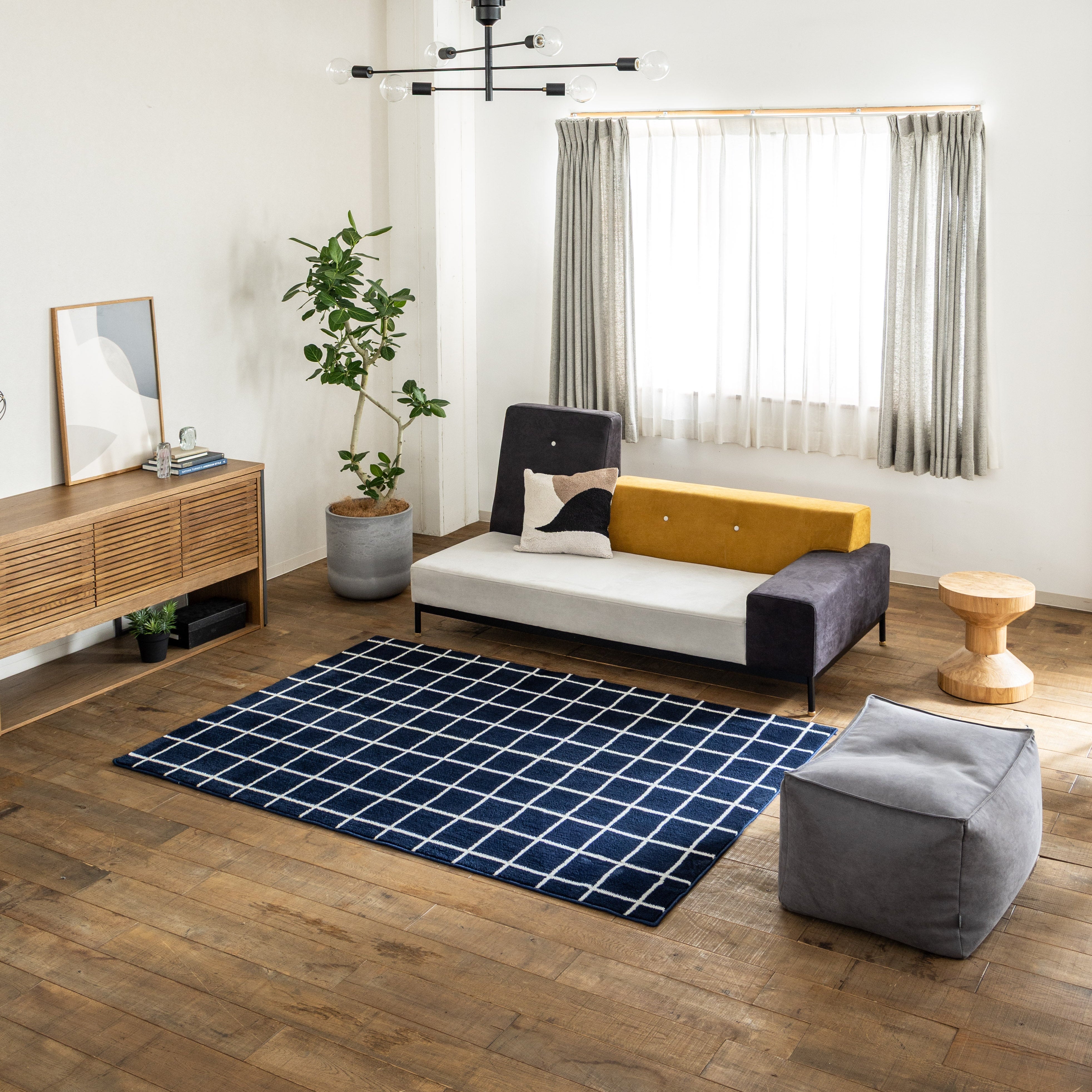 シンプルなグラフチェックのラグ ネイビー