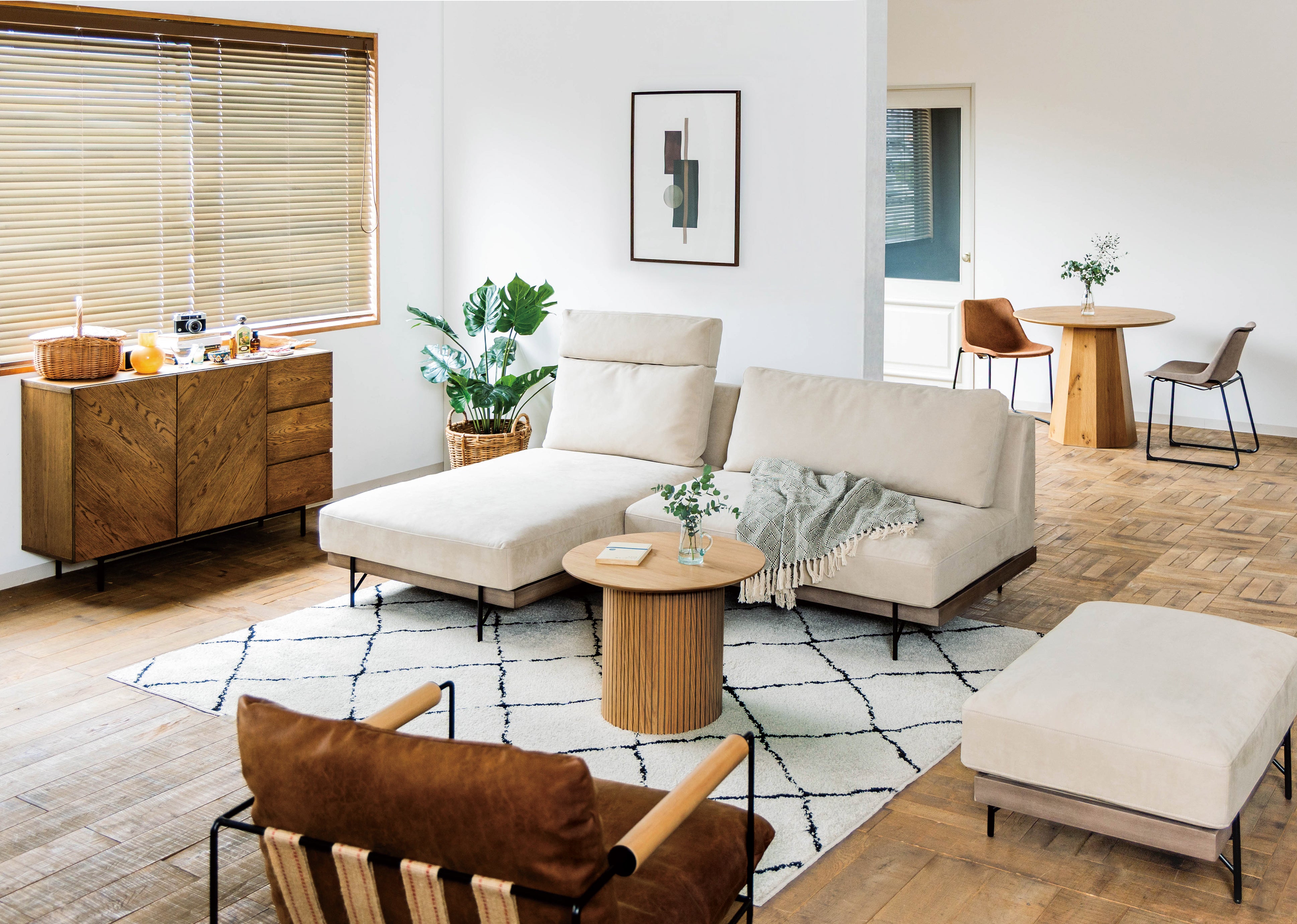 LIVING TABLE