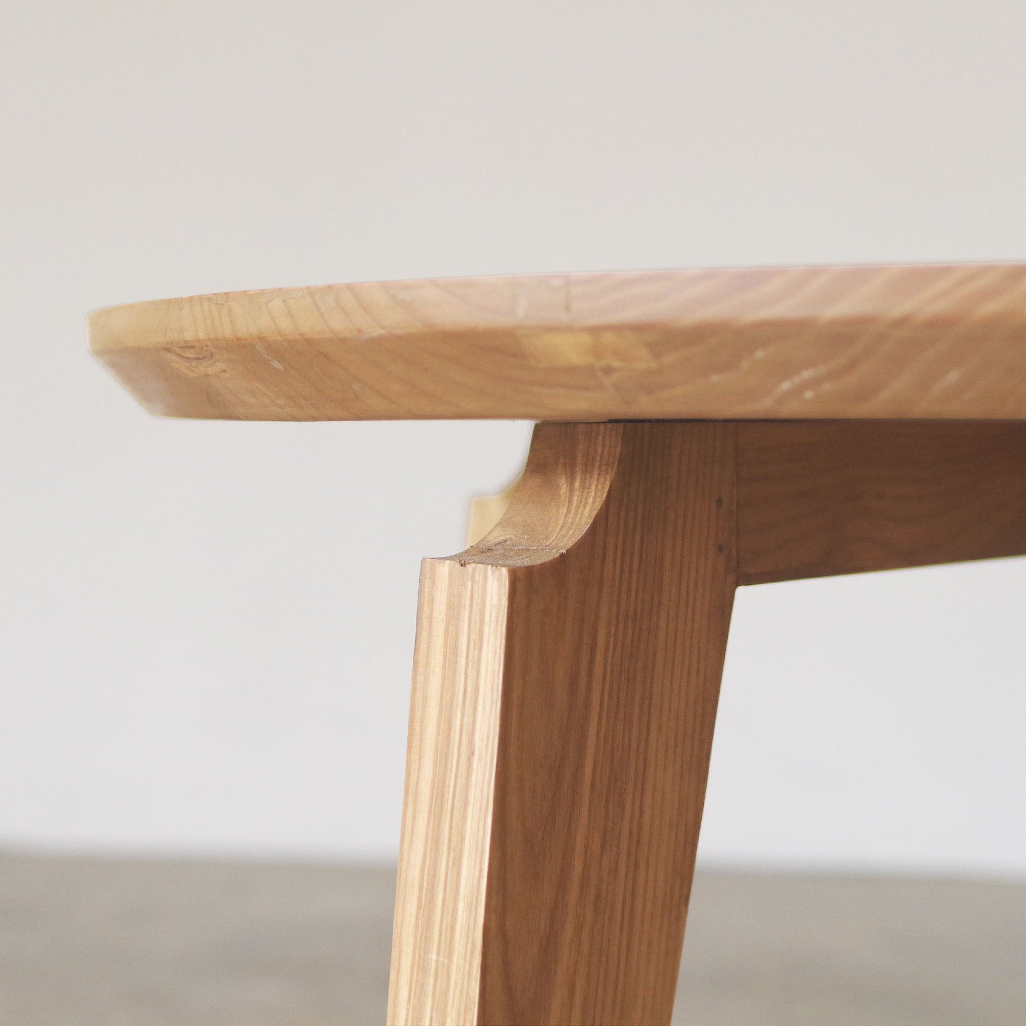 LIVING TABLE