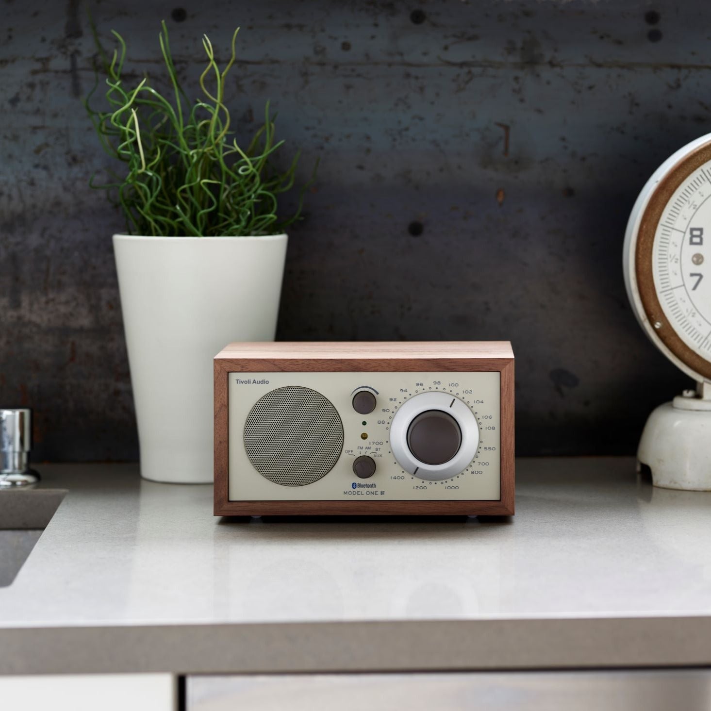 Model One BT ｜Tivoli Audio｜Radio＆Bluetooth SPEAKER WALNUT