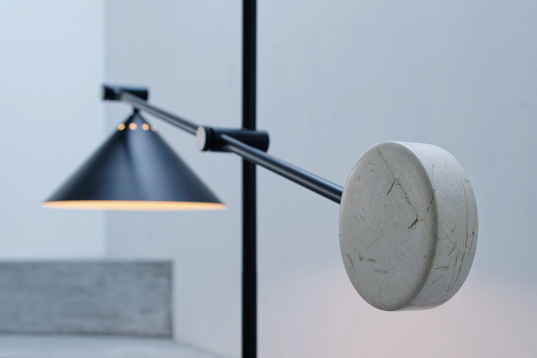 Tiro｜FLOOR LIGHT