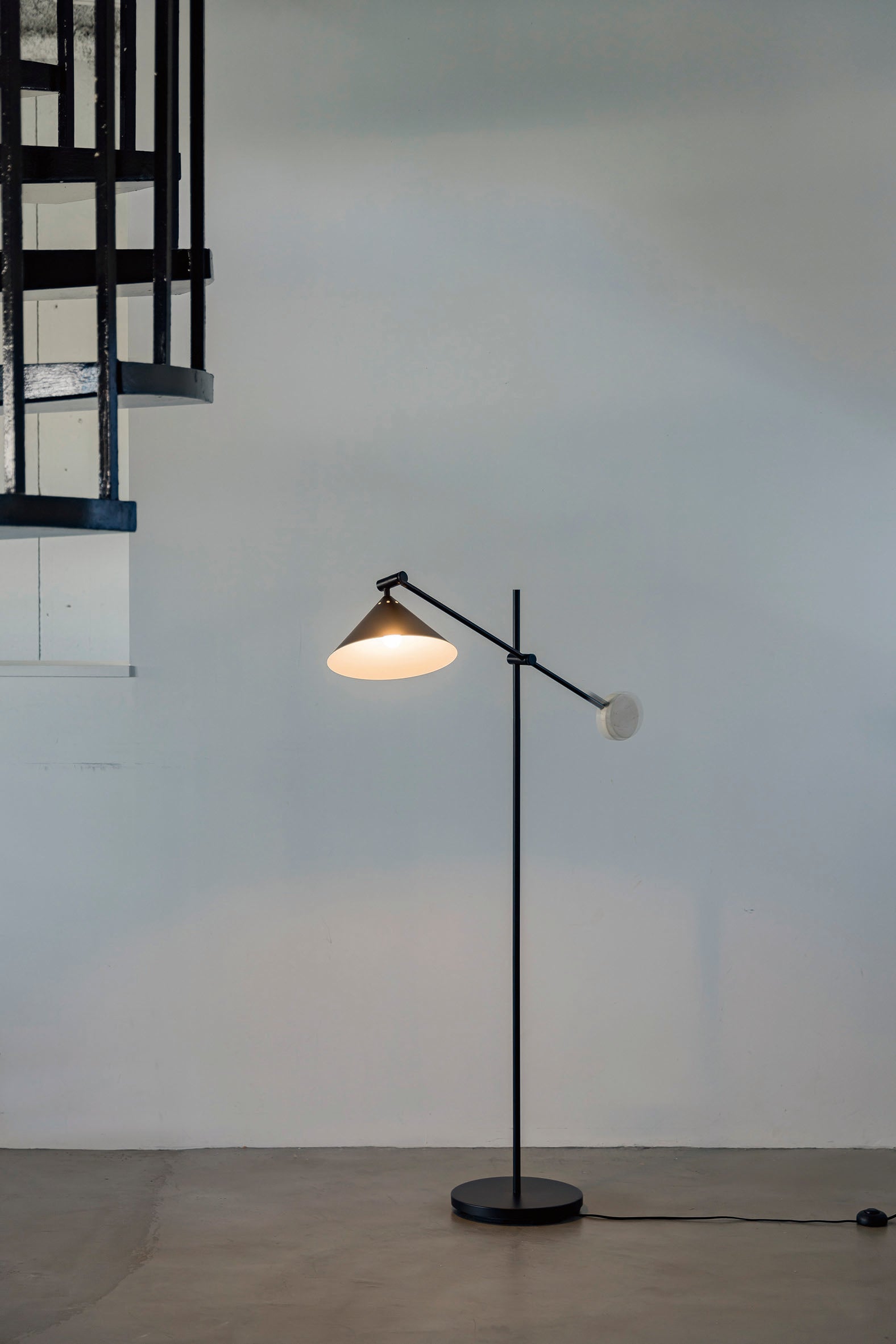 Tiro｜FLOOR LIGHT