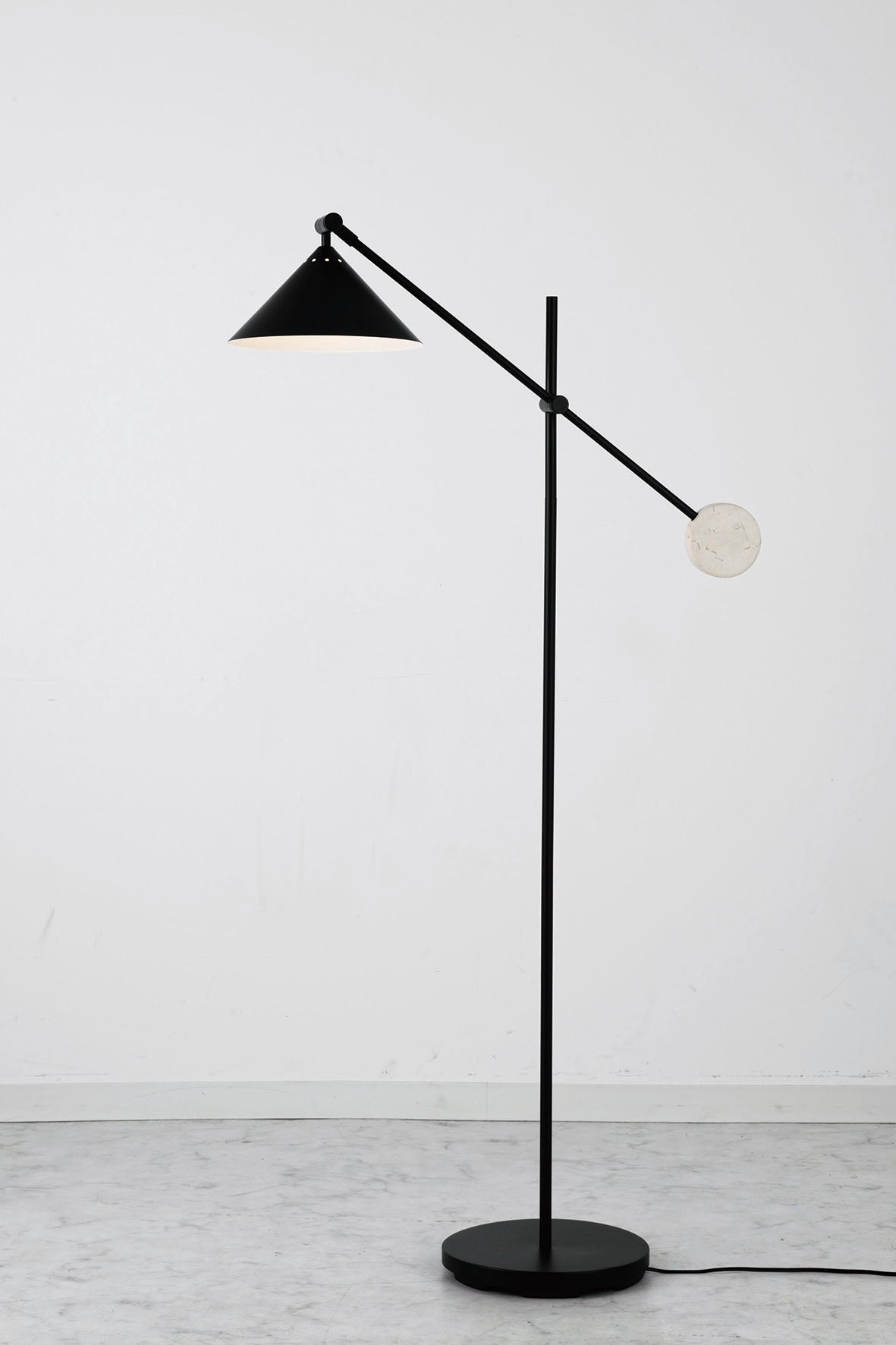 Tiro｜FLOOR LIGHT