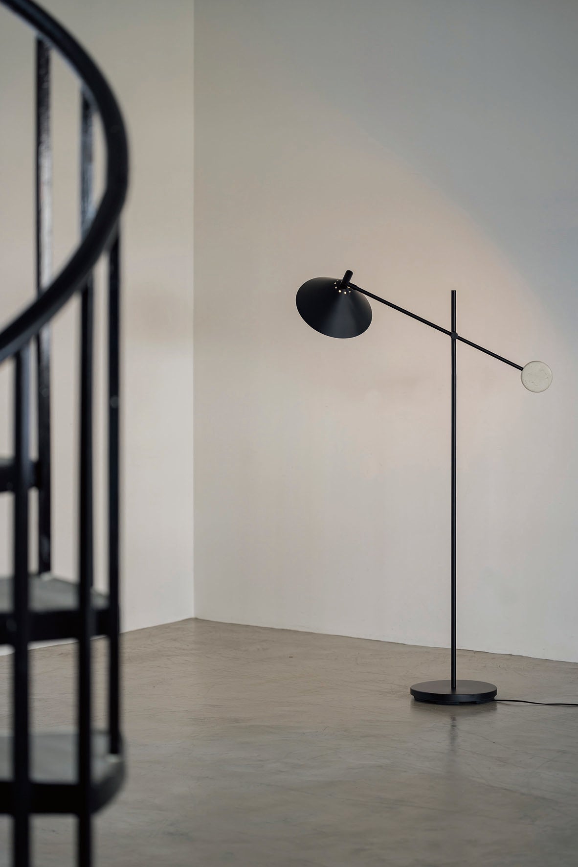 Tiro｜FLOOR LIGHT