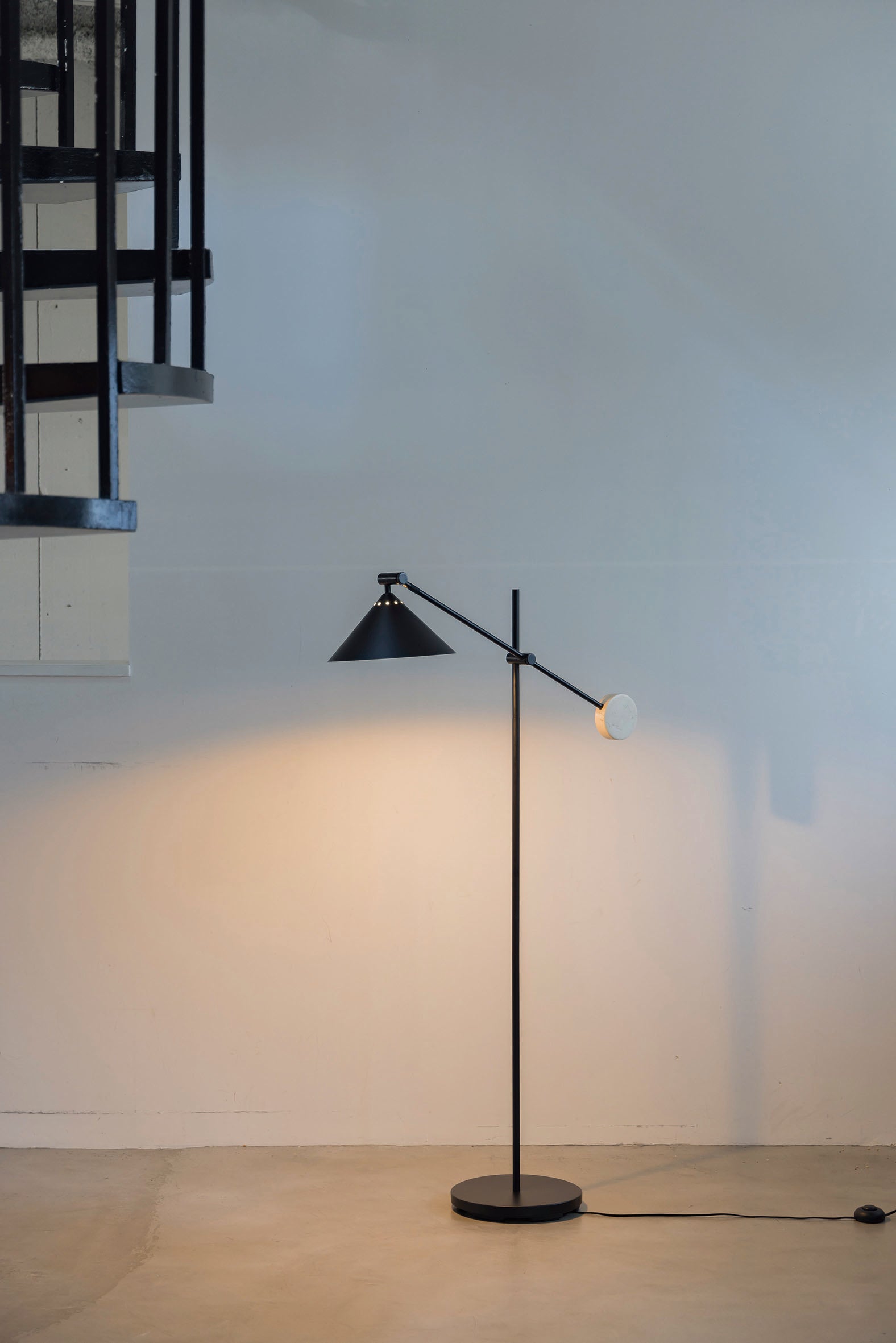 Tiro｜FLOOR LIGHT