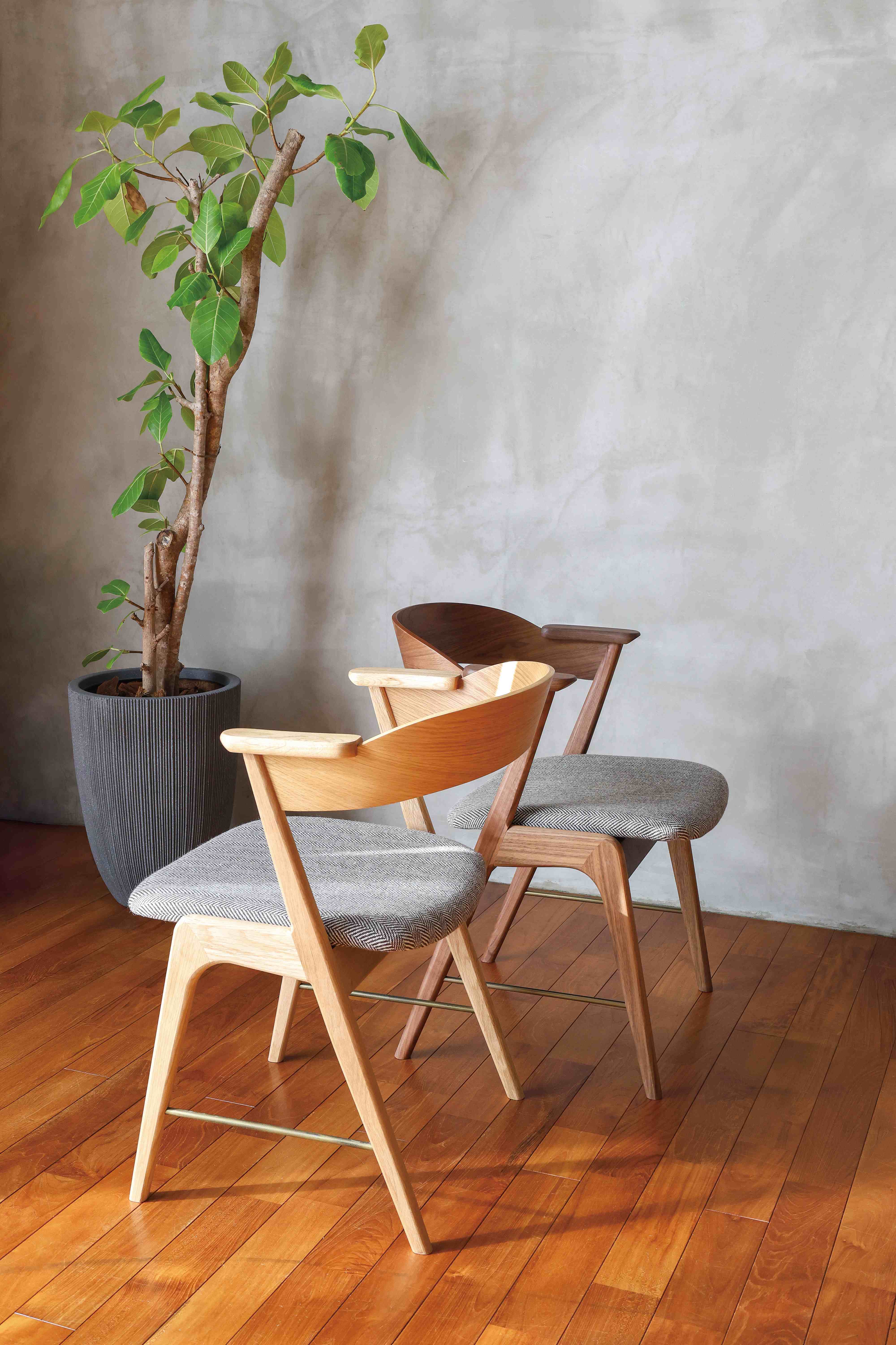 danis short arm chair wood x brass WN