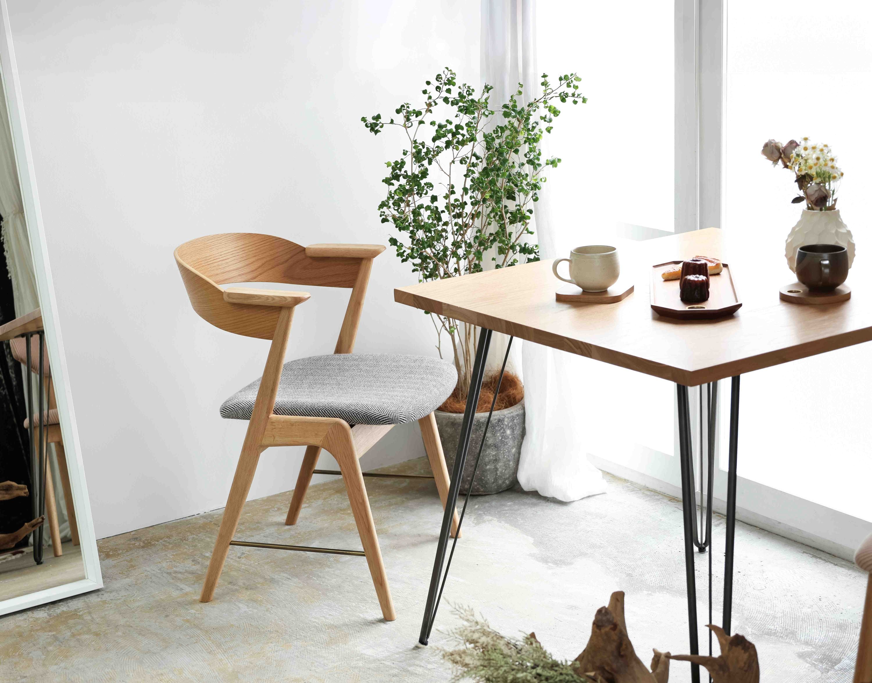 danis short arm chair wood x brass NT