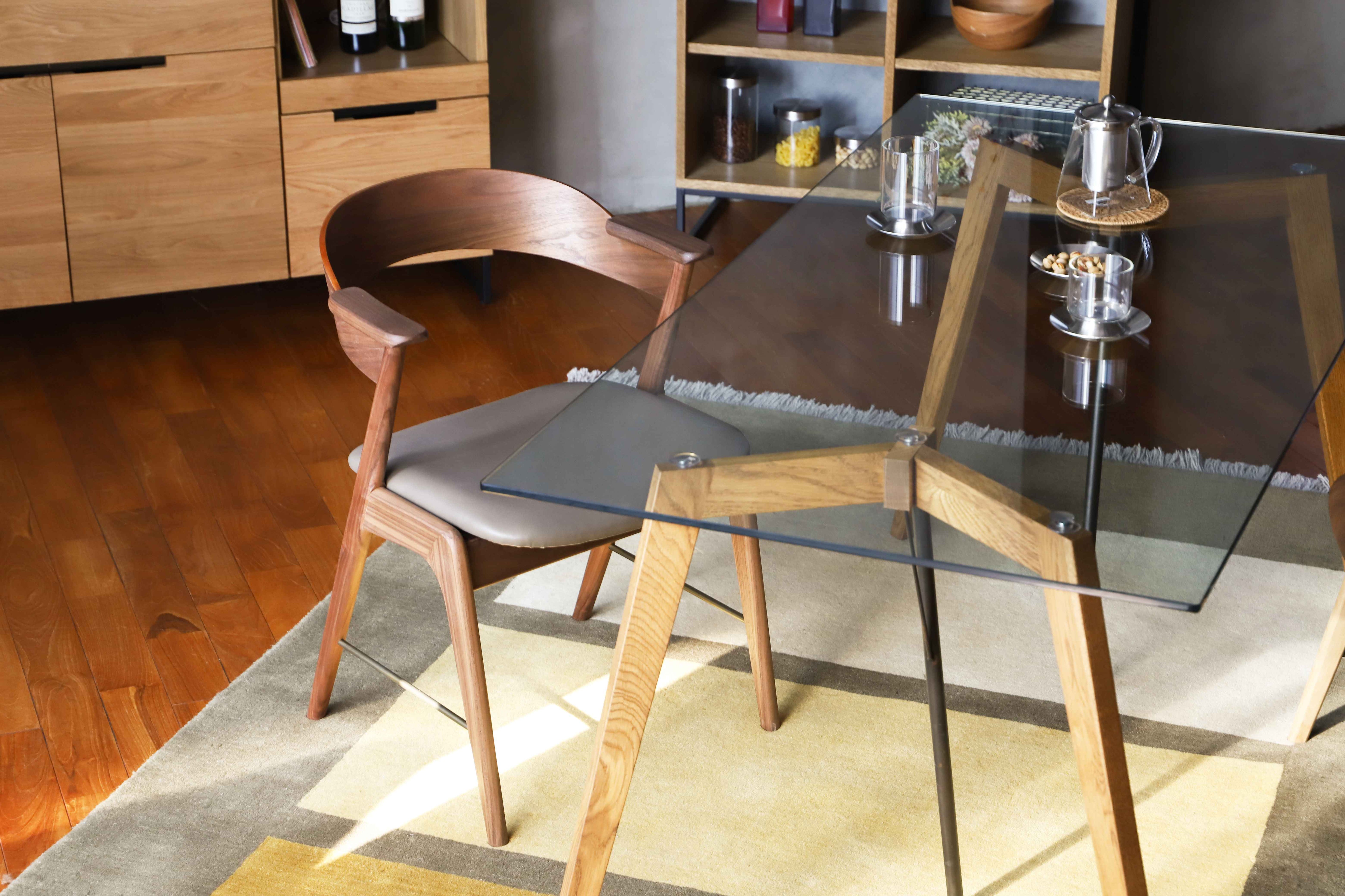 danis short arm chair wood x brass WN