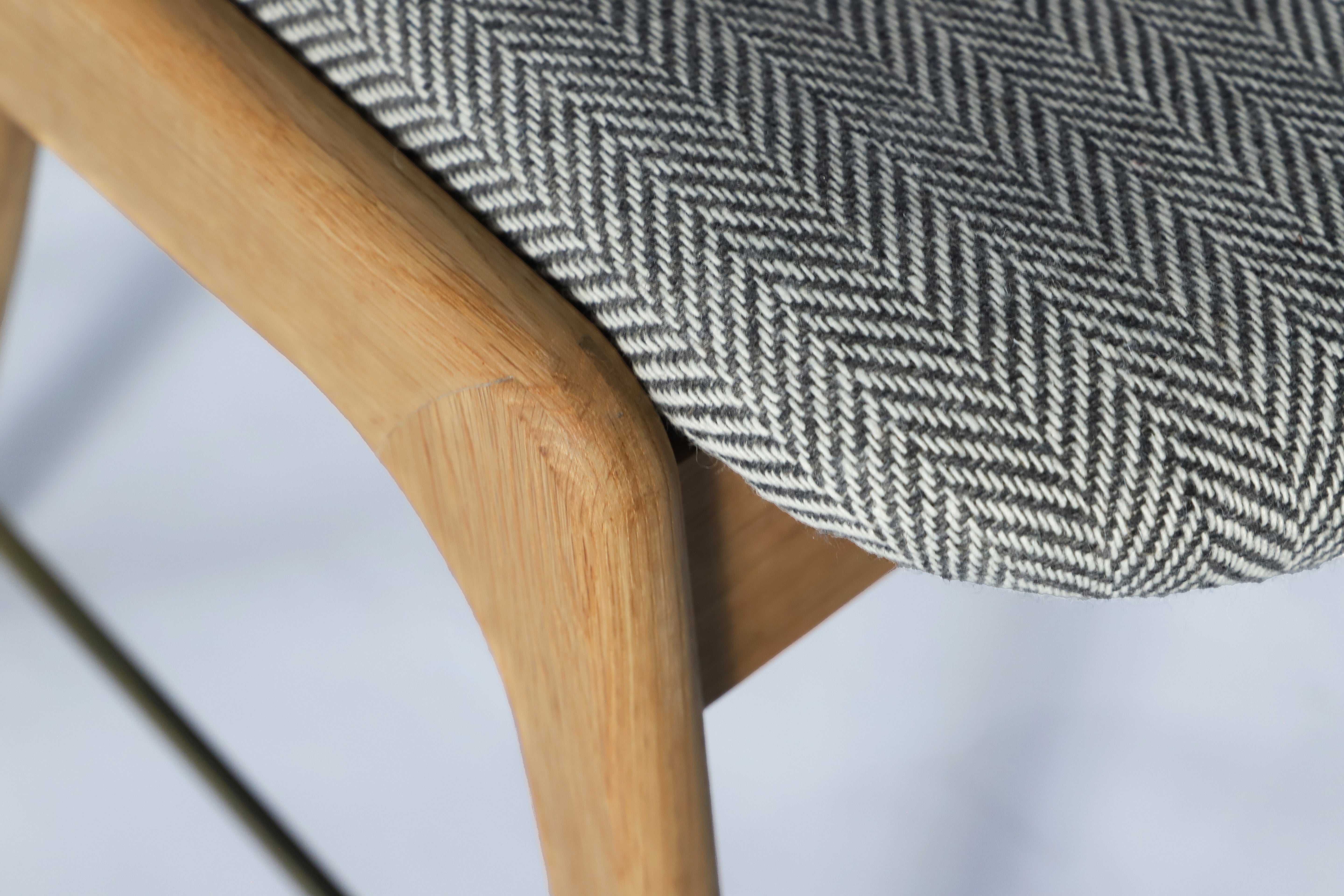 danis short arm chair wood x brass NT