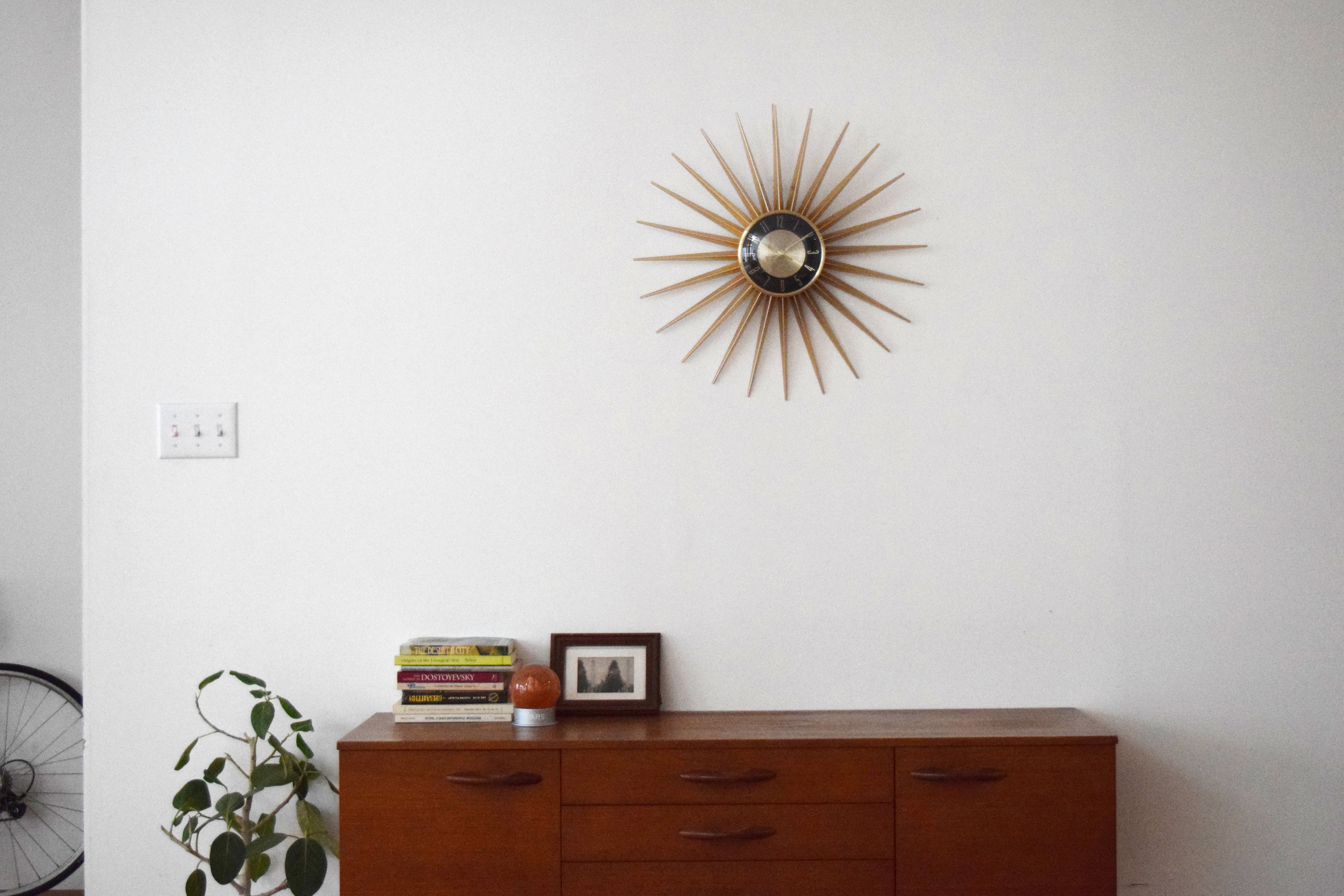 Emits Time｜WALL CLOCK