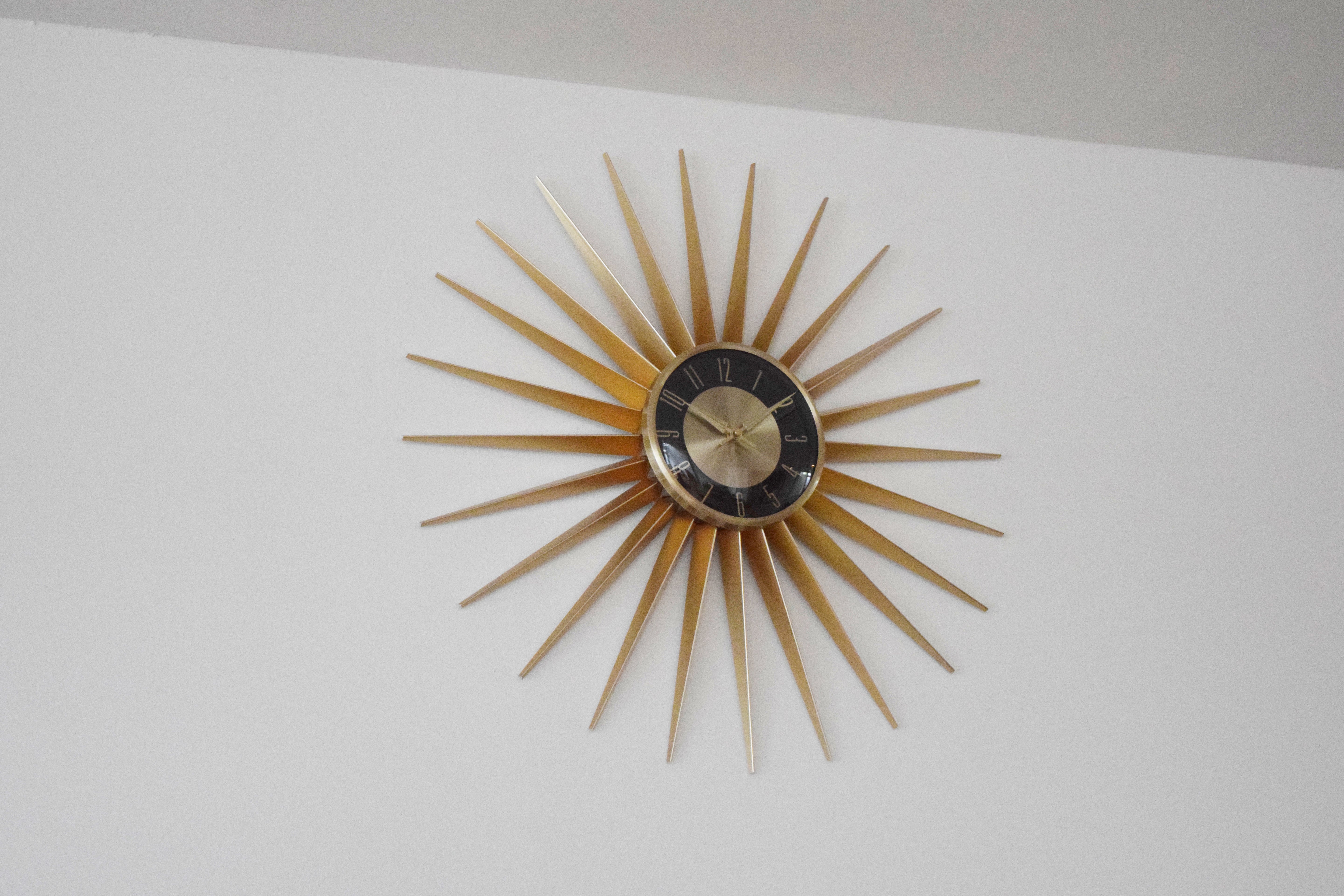 Emits Time｜WALL CLOCK