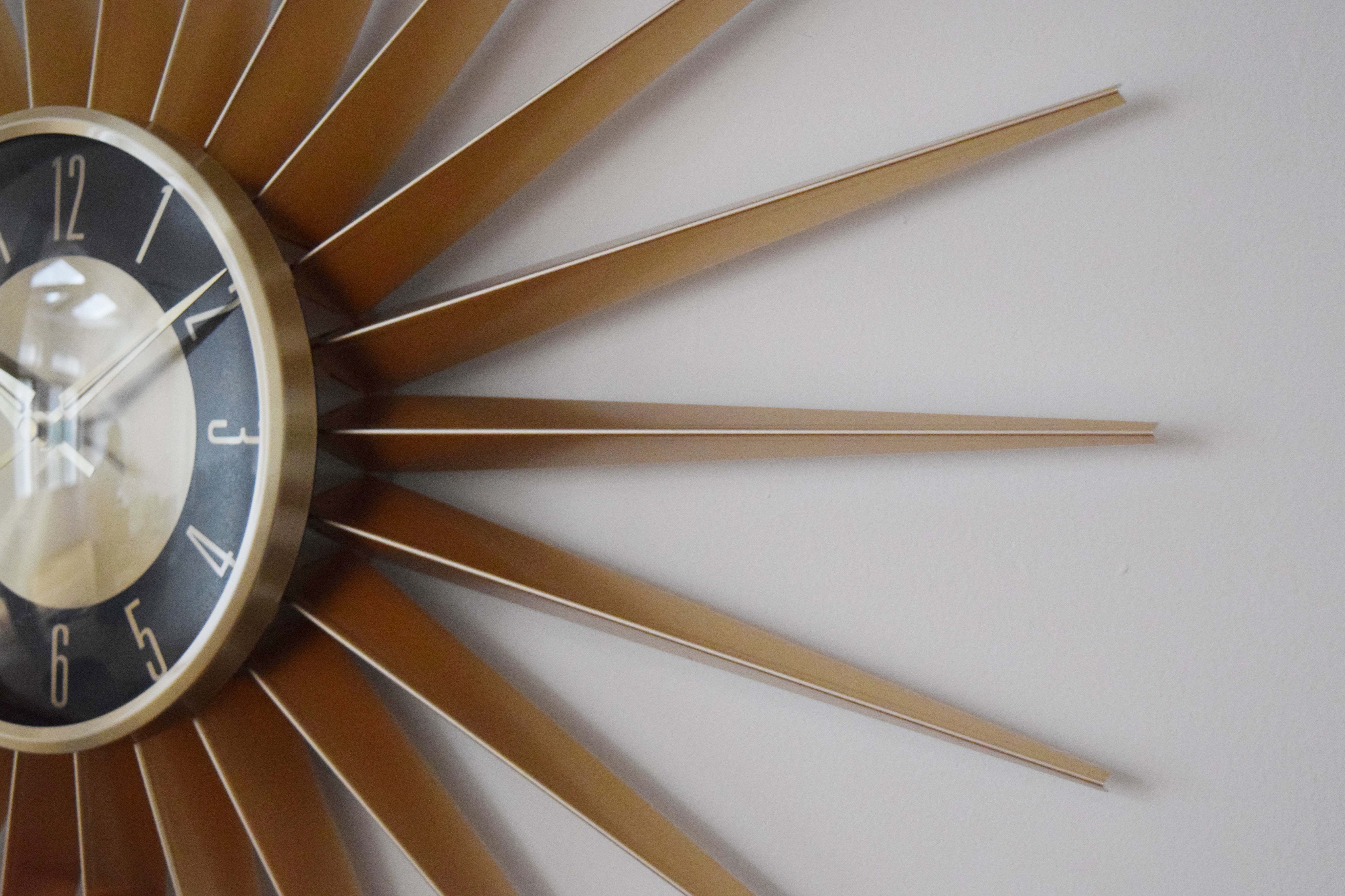 Emits Time｜WALL CLOCK