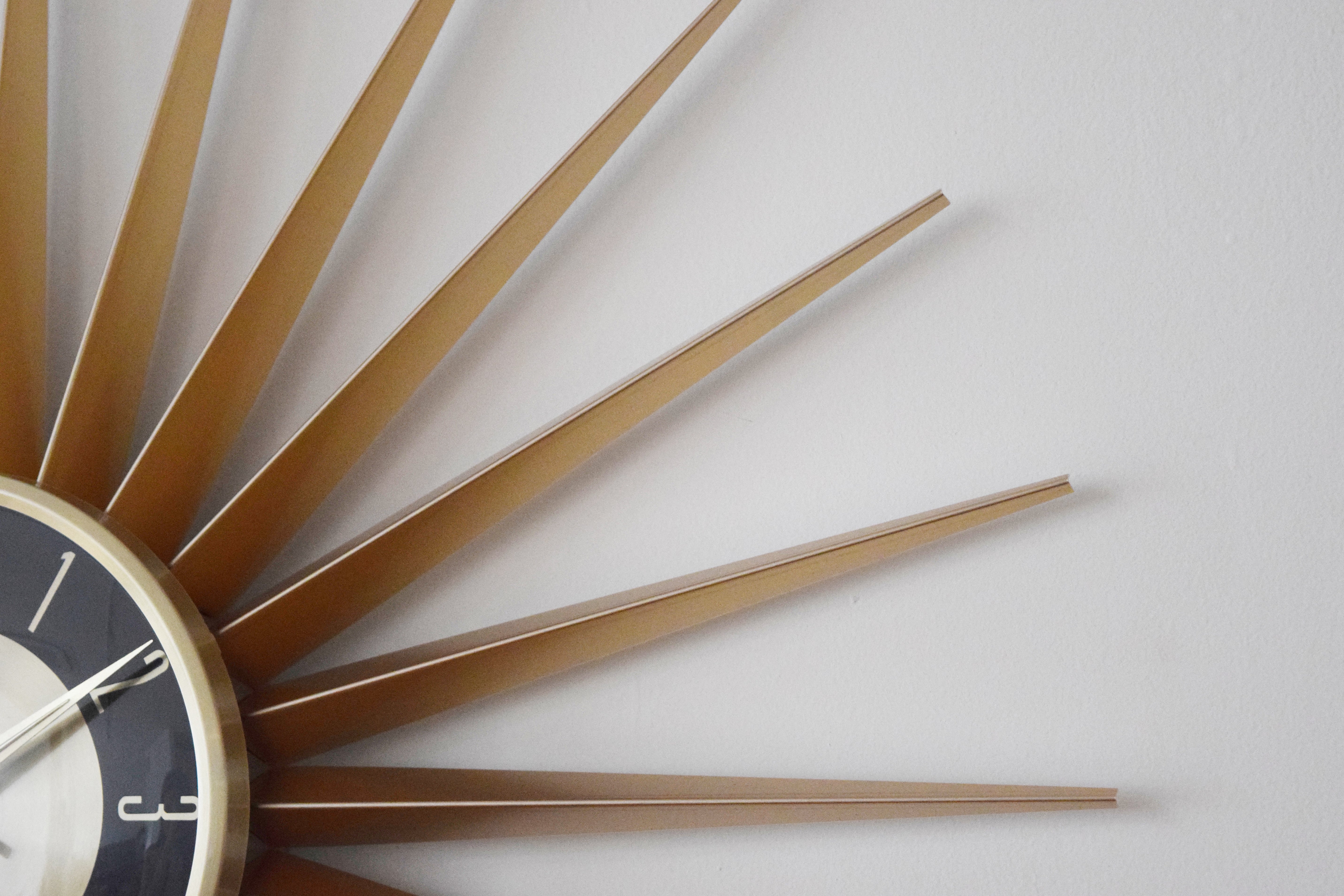 Emits Time｜WALL CLOCK