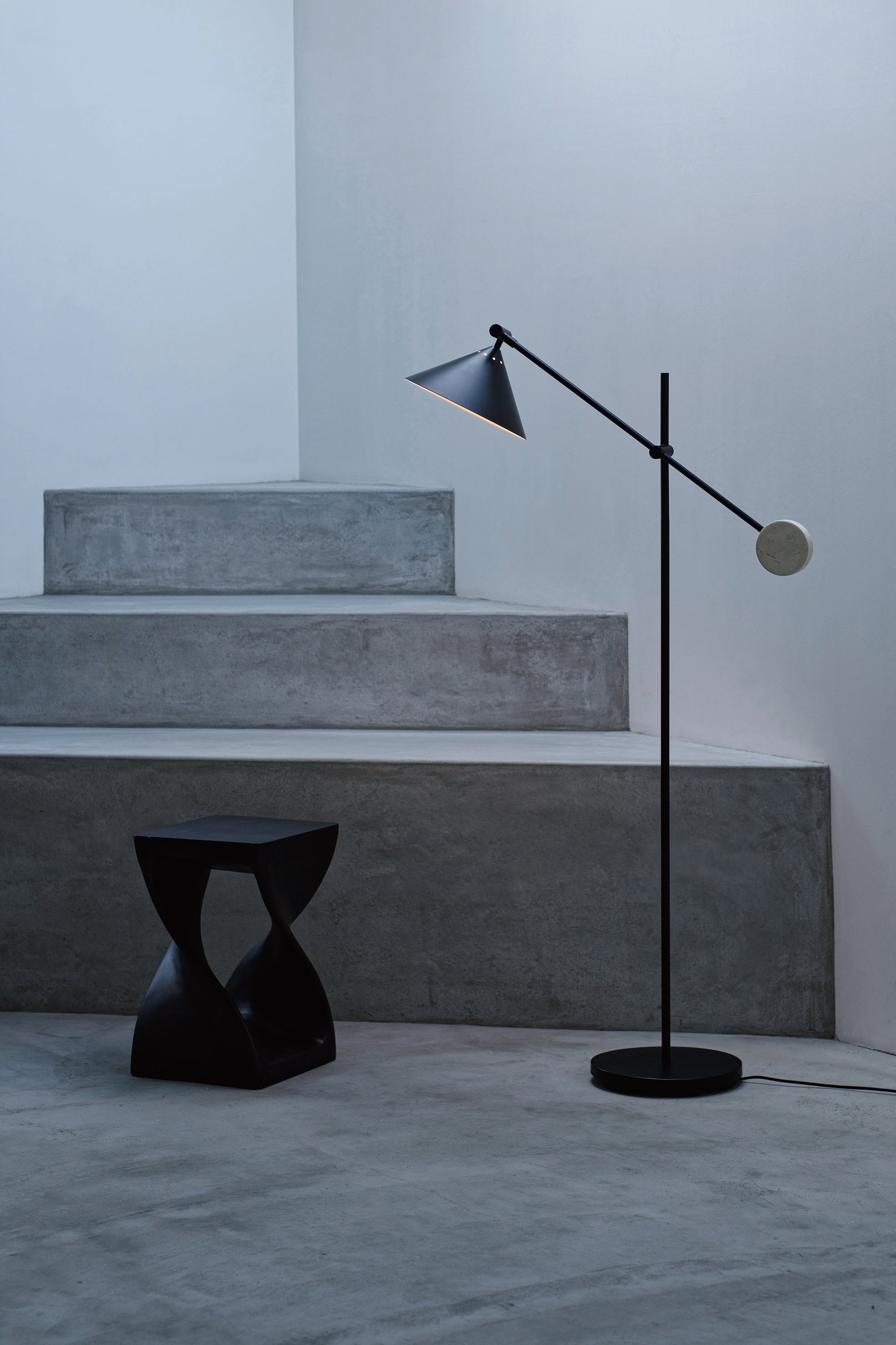 Tiro｜FLOOR LIGHT