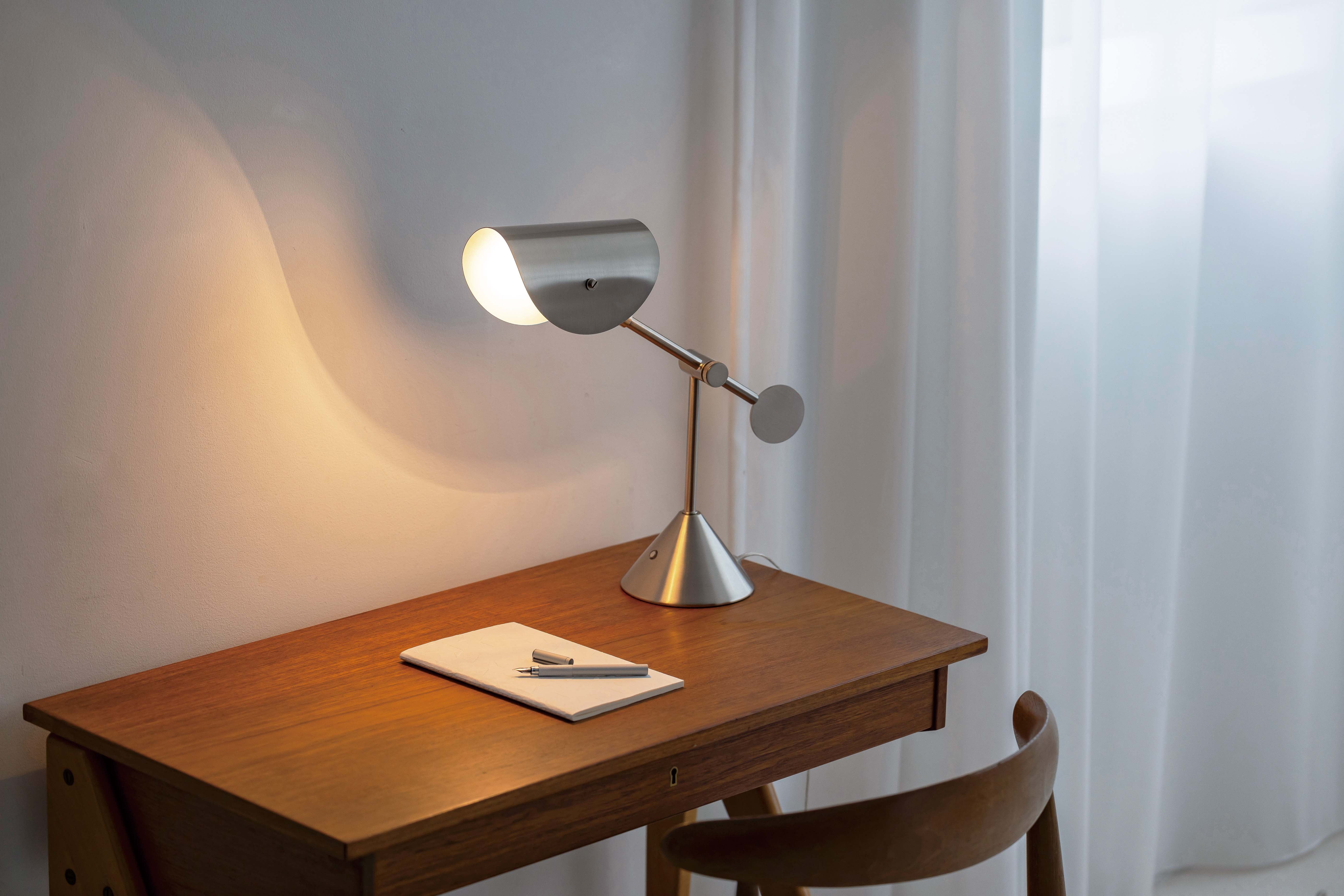 Ferrum｜DESK LIGHT